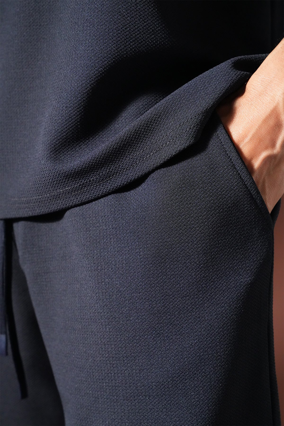 Ensemble Milos gris anthracite de la marque NO LIMIT, composé de vêtements assortis pour un look élégant.