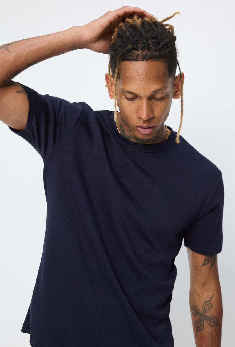 Ensemble basic bleu marine de la marque NO LIMIT, vêtements confortables et simples pour un look décontracté.