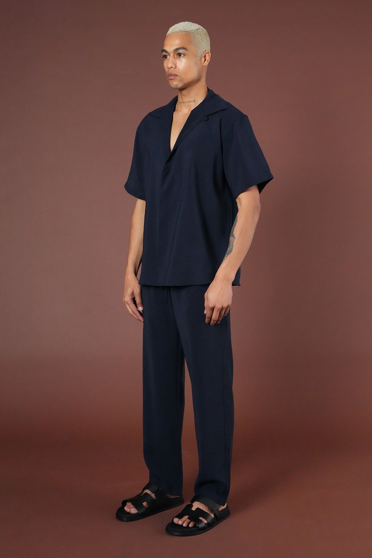 Ensemble Sicile bleu marine de la marque NO LIMIT, vêtement d'été pour homme avec veste et pantalon.
