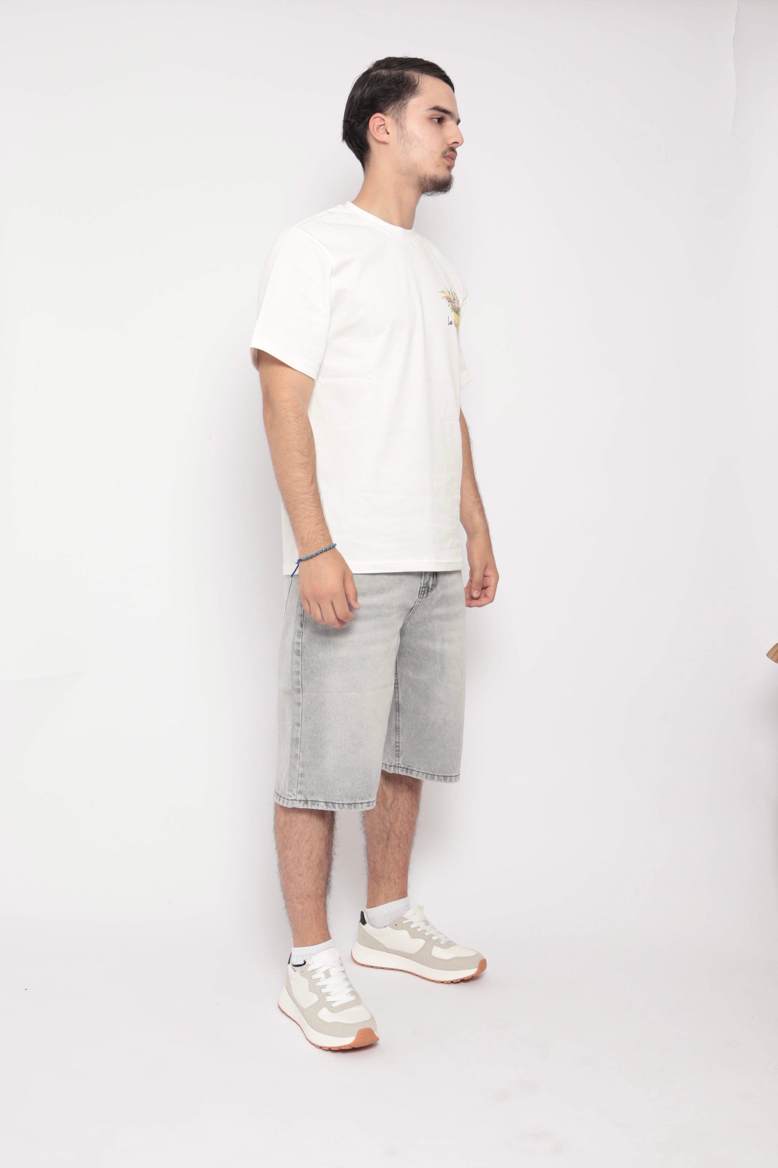 Jean bermuda gris clair de la marque NO LIMIT, pantalon court en denim avec coupe décontractée et ourlet roulé.