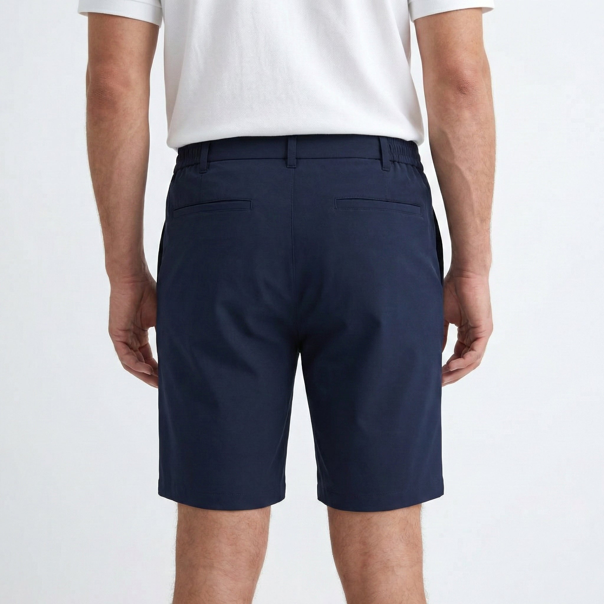 Short premium tech NO LIMIT bleu marine, coupe moderne et confortable, en tissu technique avec détails élégants.
