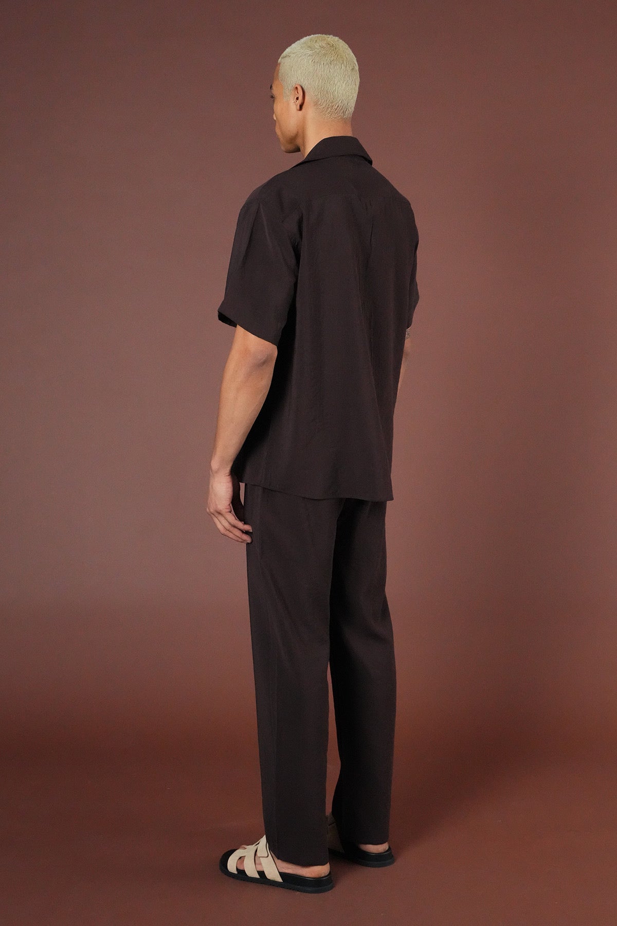 Ensemble Sicile marron de la marque NO LIMIT, vêtement élégant avec détails en tissu marron clair.