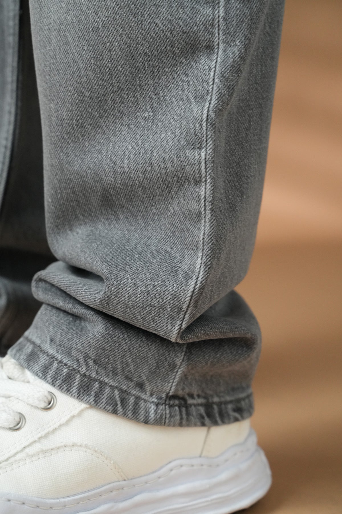 Jeans regular gris NO LIMIT, style décontracté, tissu en denim, vue de face avec détails de couture visible.