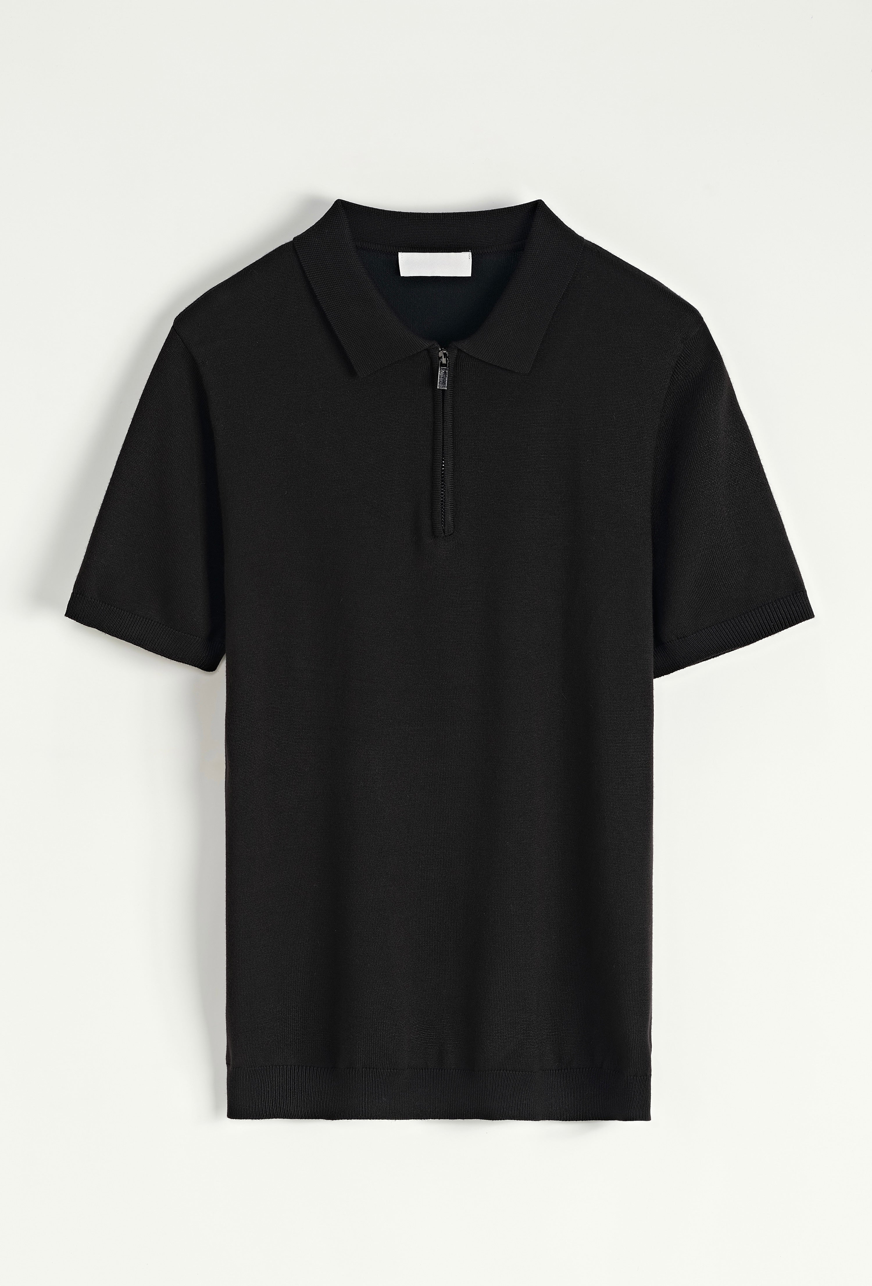 Polo col à zip noir pour homme de marque NO LIMIT avec manches courtes, porté sur un mannequin.