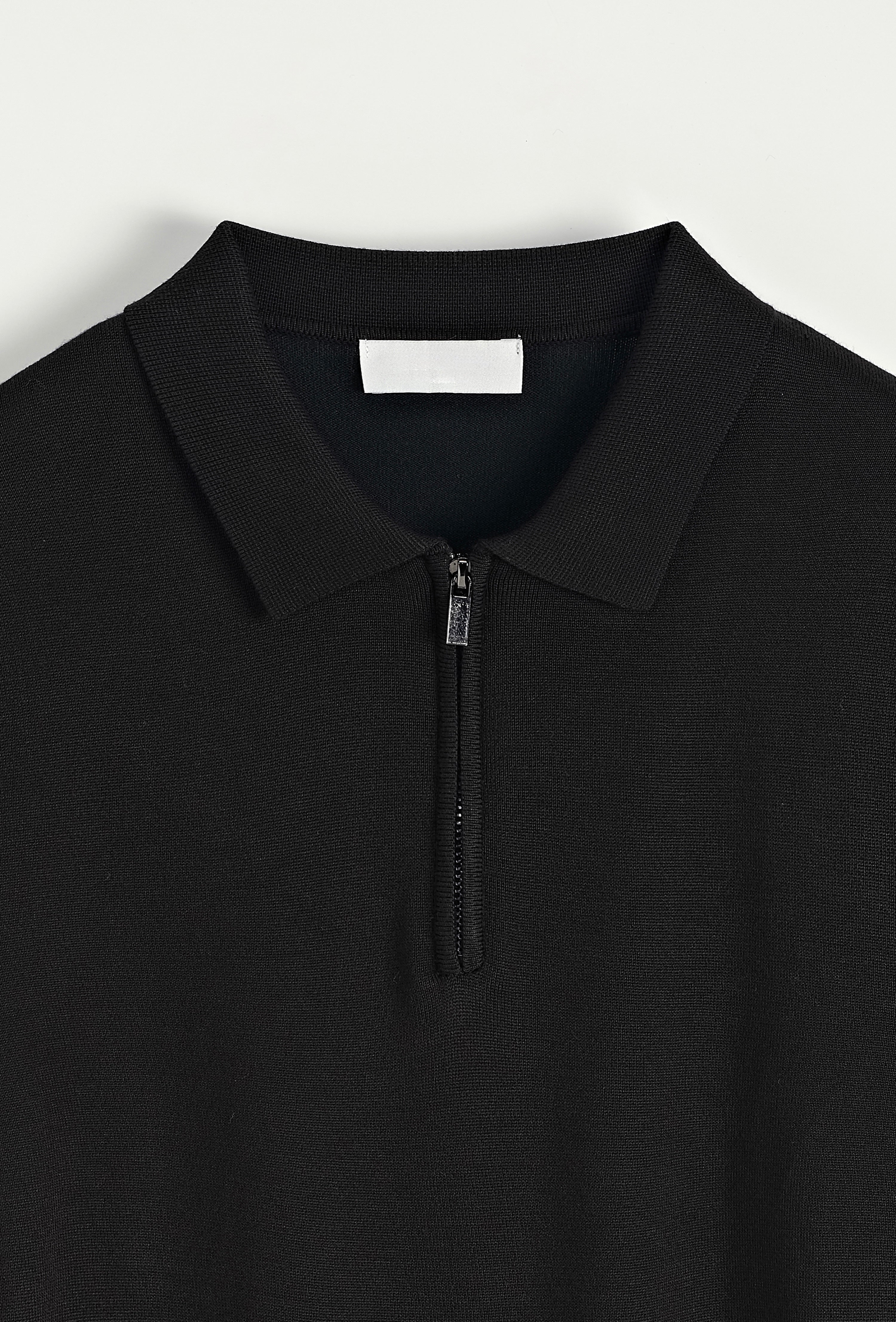 Polo noir à zip pour homme de marque NO LIMIT, manches courtes, tissu confortable et style décontracté.