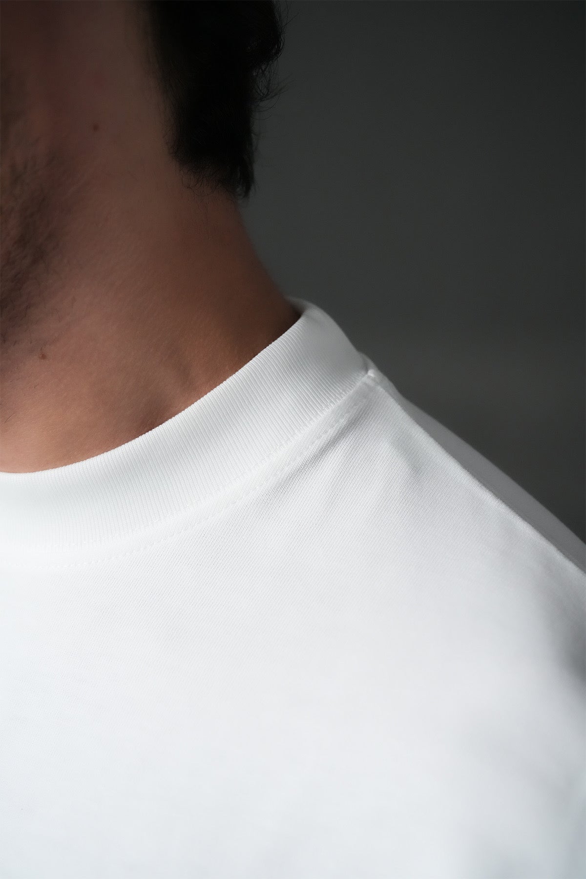 T-shirt blanc NO LIMIT, vêtement en coton avec col rond et manches courtes, vue frontale sur fond neutre.