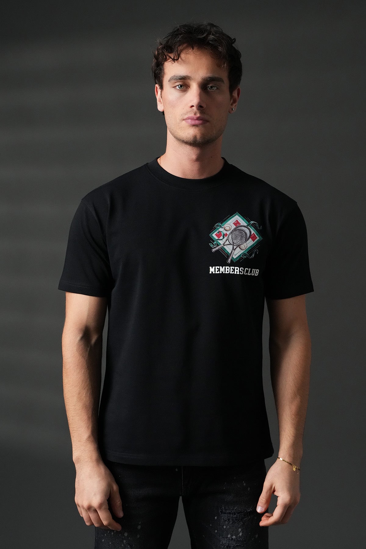 T-shirt tennis noir NO LIMIT, coupe classique avec logo sur la poitrine, tissu léger et respirant.