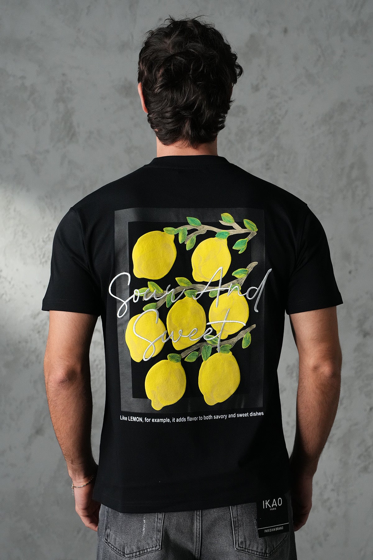 T-shirt noir avec motif citron de la marque NO LIMIT, tissu coton confortable et design moderne.