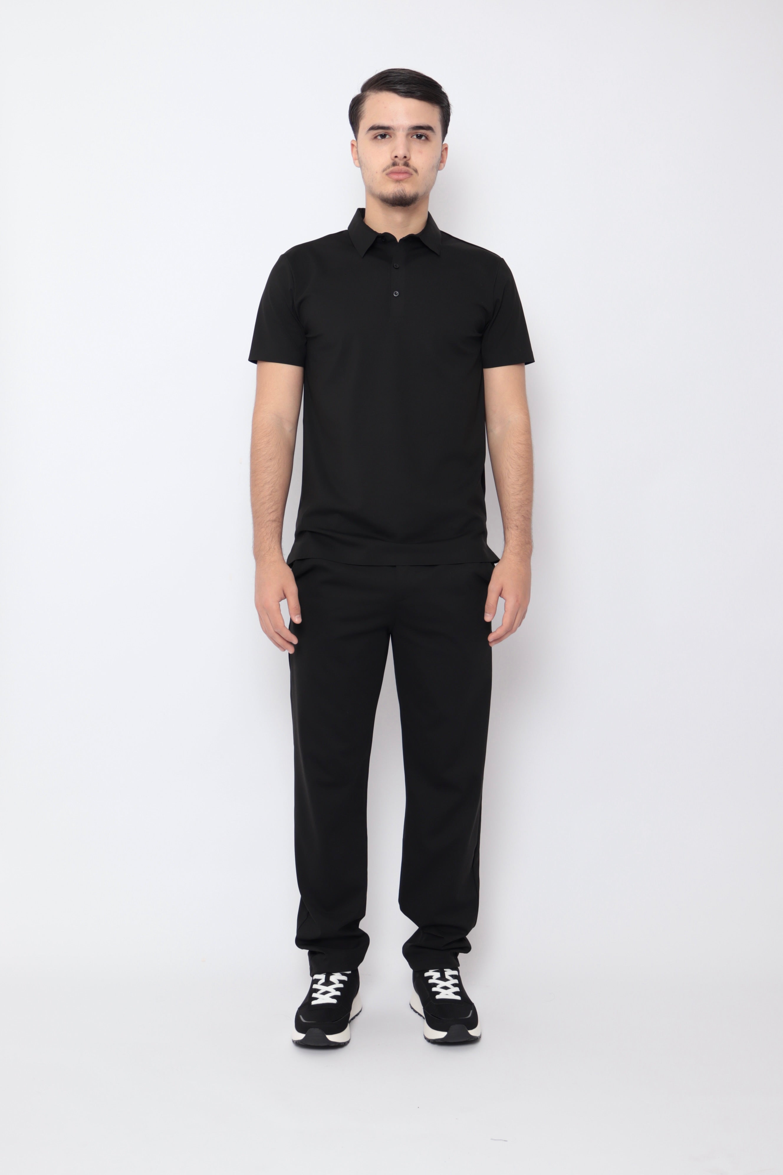 Ensemble monaco noir de la marque NO LIMIT, vêtement pour homme ou femme, affiché sur mannequin.