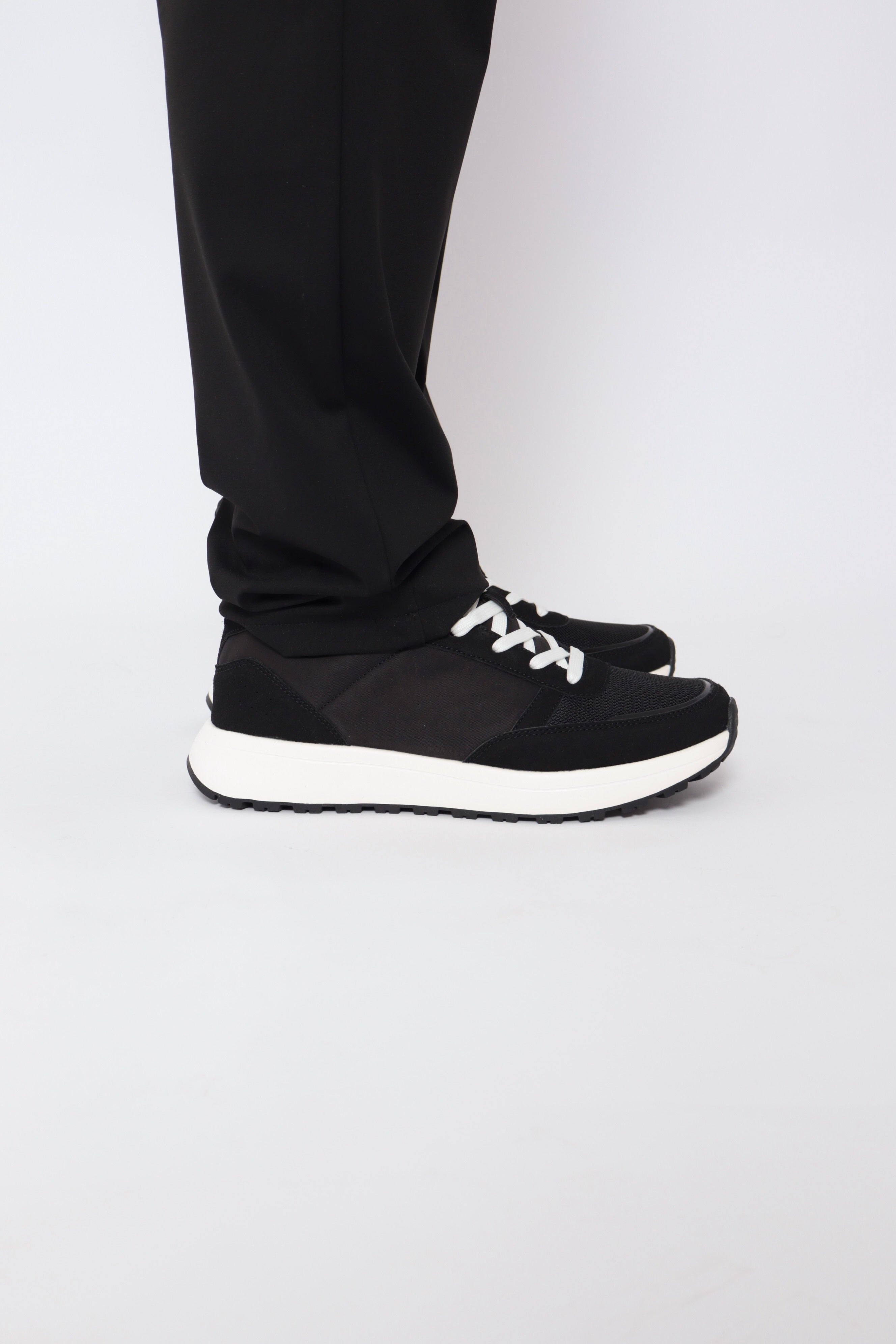 Baskets noires NO LIMIT pour la ville, en toile, avec semelle blanche, parfaites pour un style décontracté.