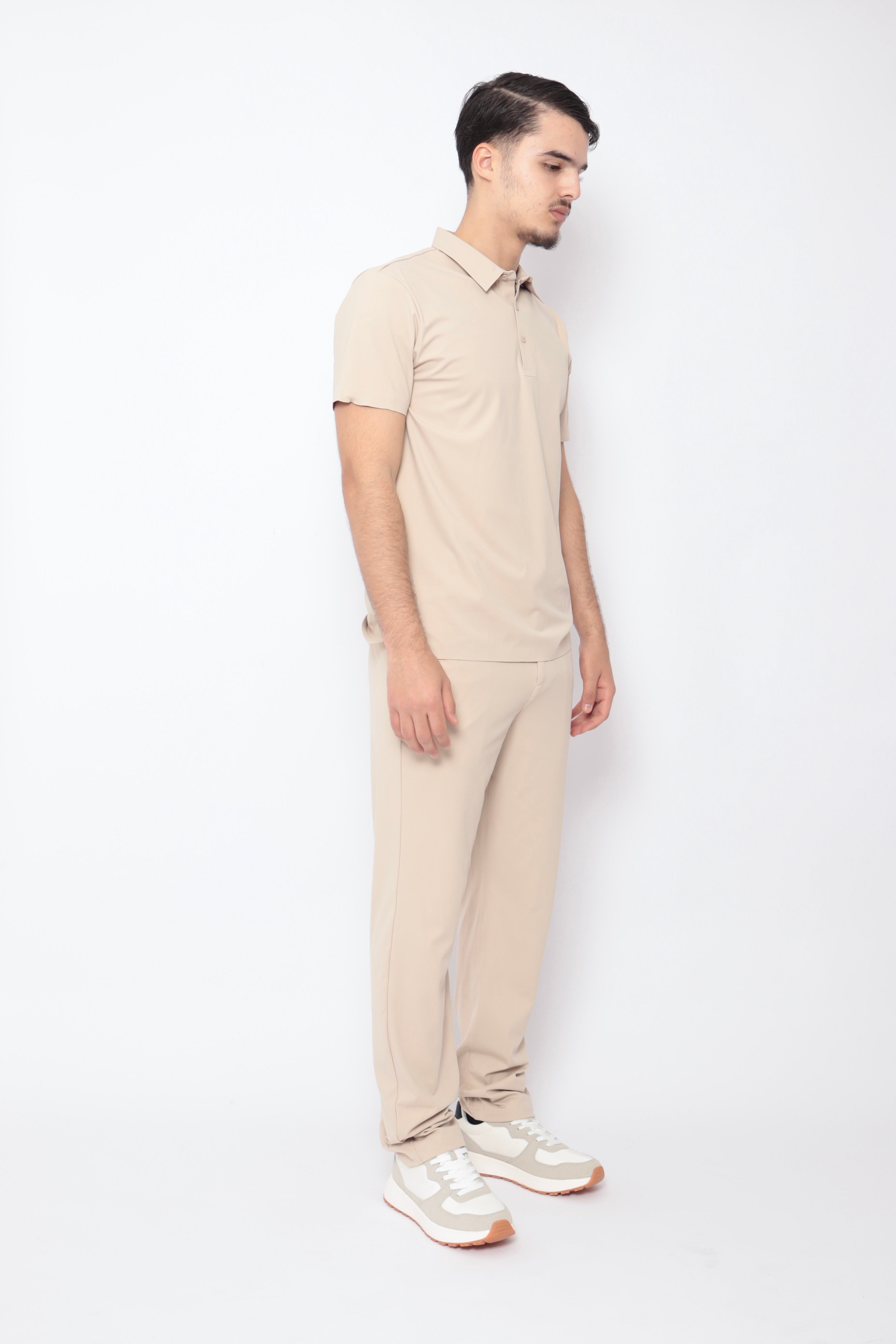Ensemble Monaco beige de la marque NO LIMIT, comprenant un haut et un pantalon assortis, porté par un mannequin.