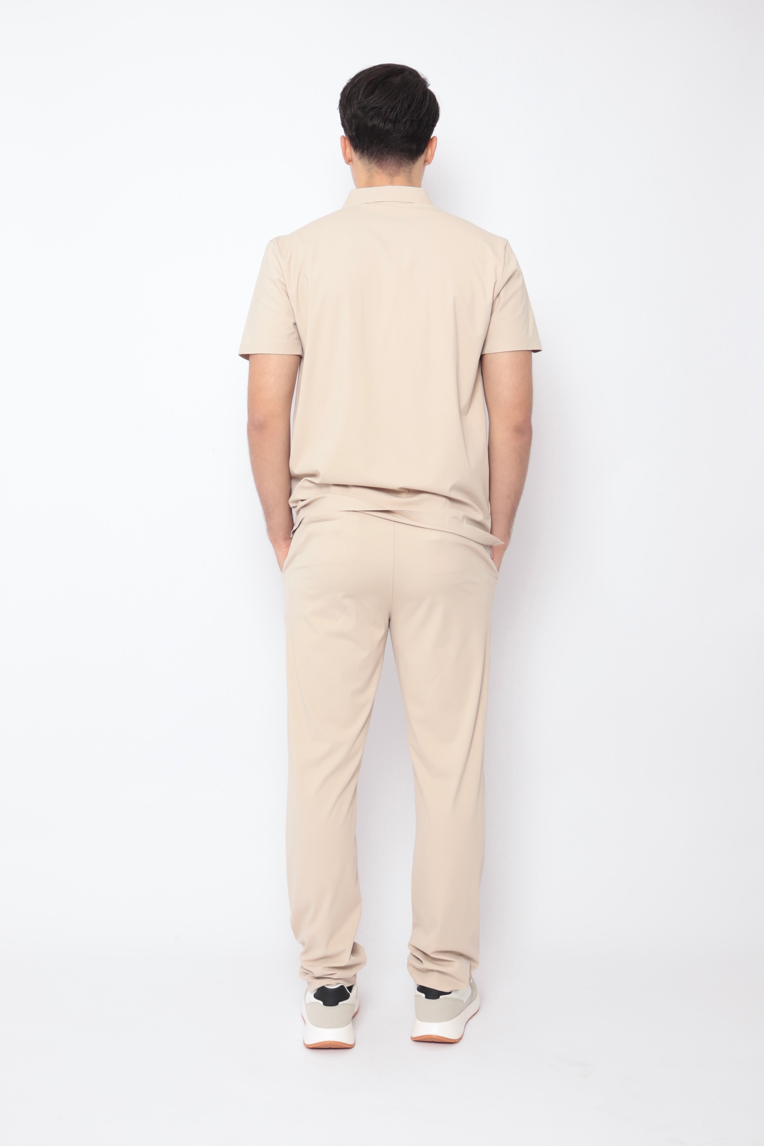 Ensemble monaco beige de la marque NO LIMIT, vêtements décontractés pour homme ou femme, visible dans l'image.