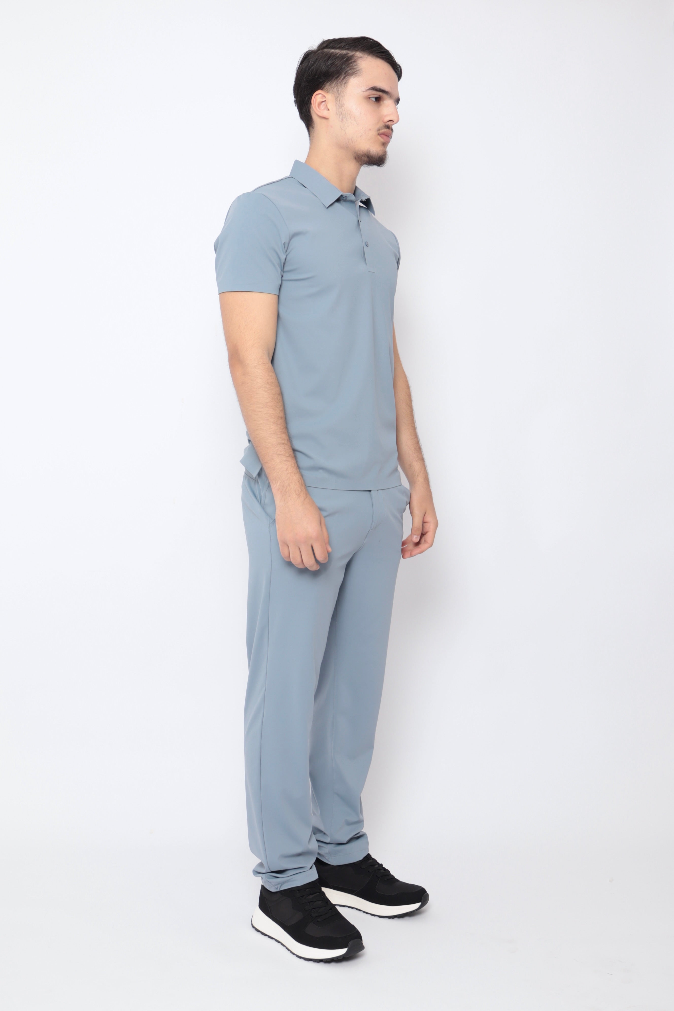 Ensemble Monaco bleu ciel de la marque NO LIMIT, vêtement léger et élégant pour femmes, porté sur un mannequin.