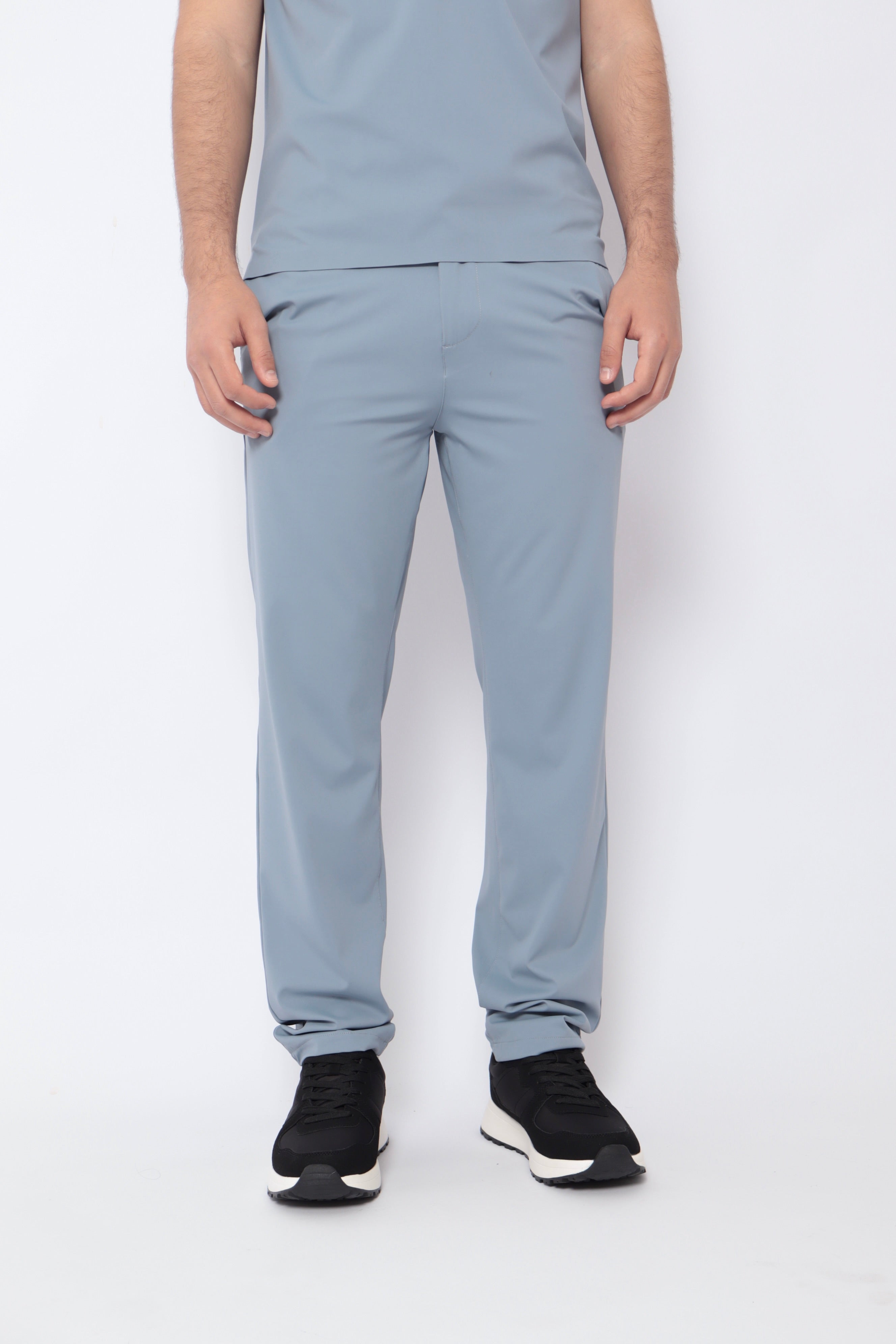 Ensemble monaco bleu ciel de la marque NO LIMIT, comprenant un haut et un pantalon en tissu léger.