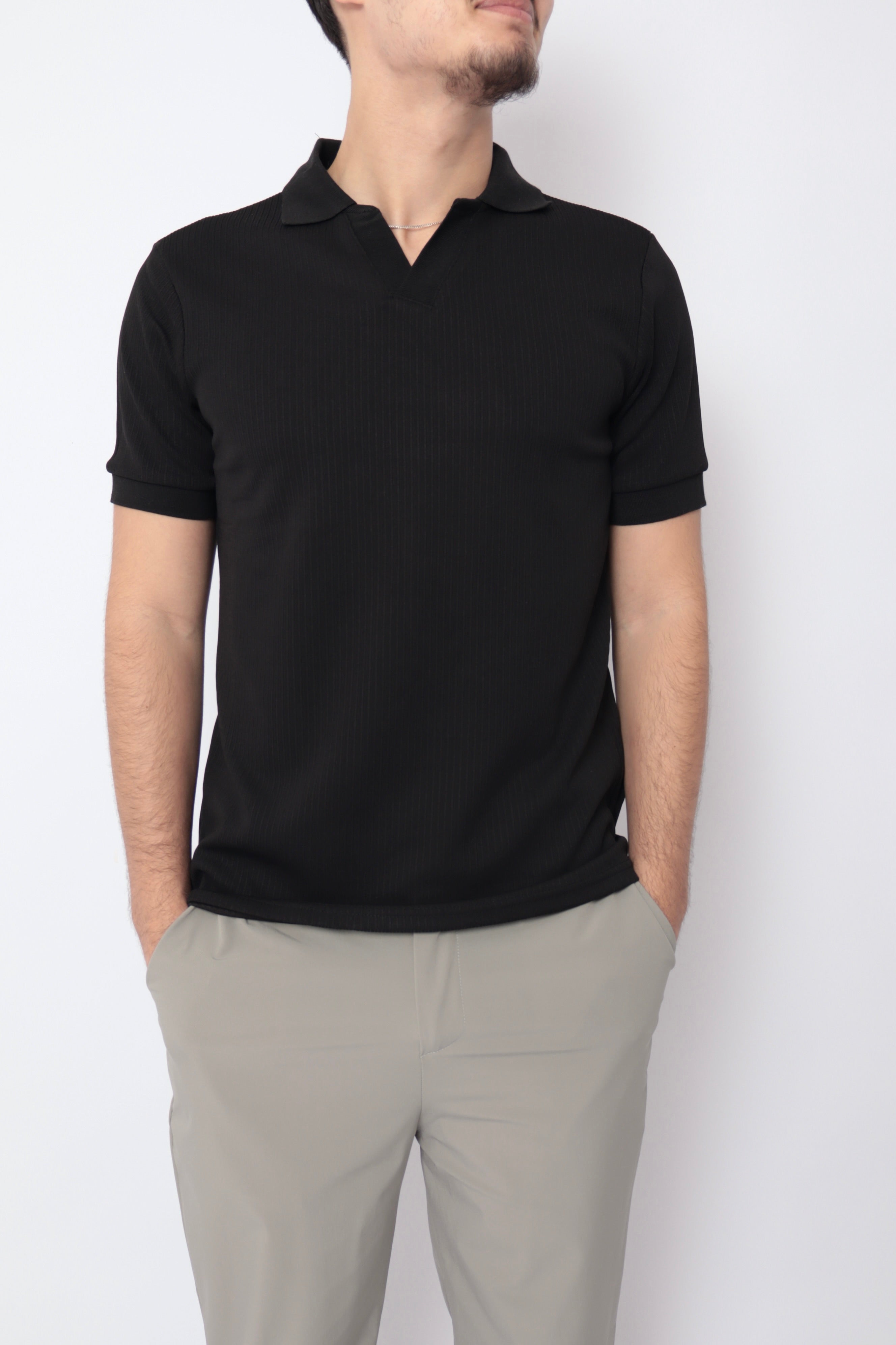 Polo noir à reliefs pour homme de marque NO LIMIT, manches courtes, detail texturé visible sur l'image.