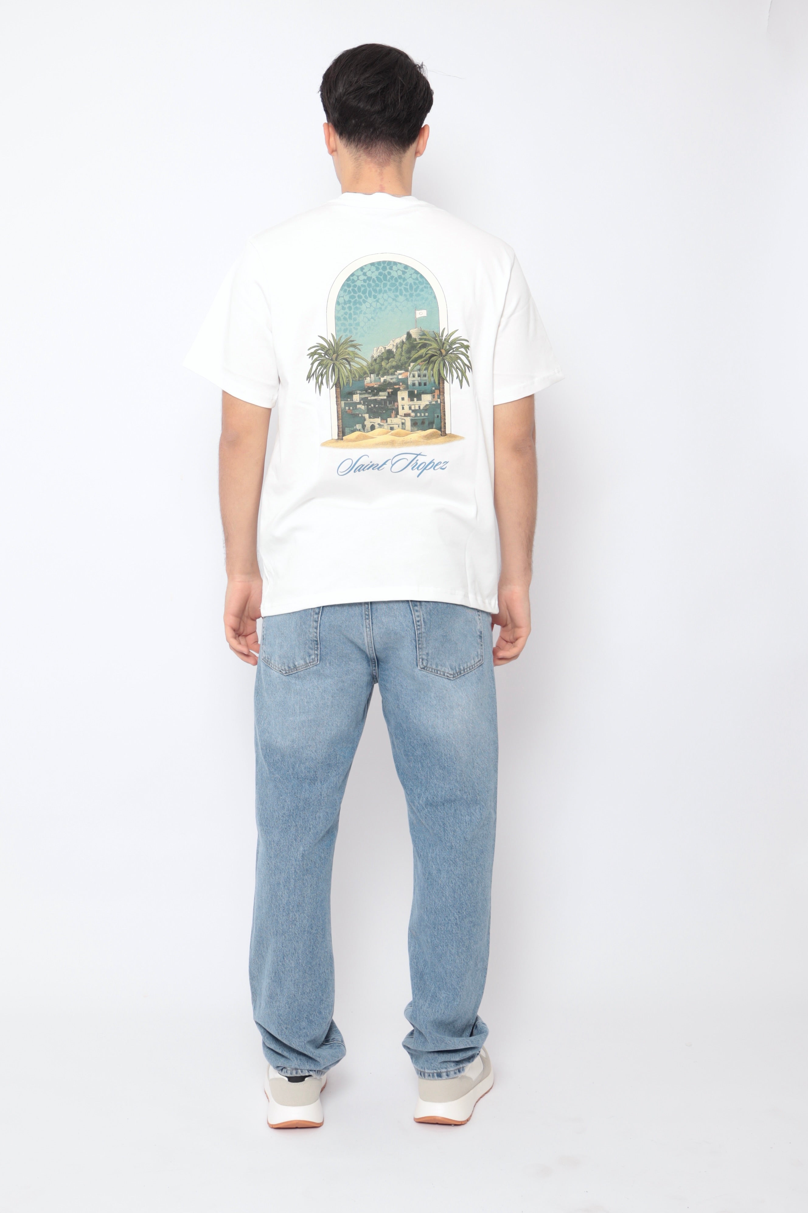 T-shirt blanc NO LIMIT Saint Tropez, coton doux, avec logo imprimé, porté par un mannequin.