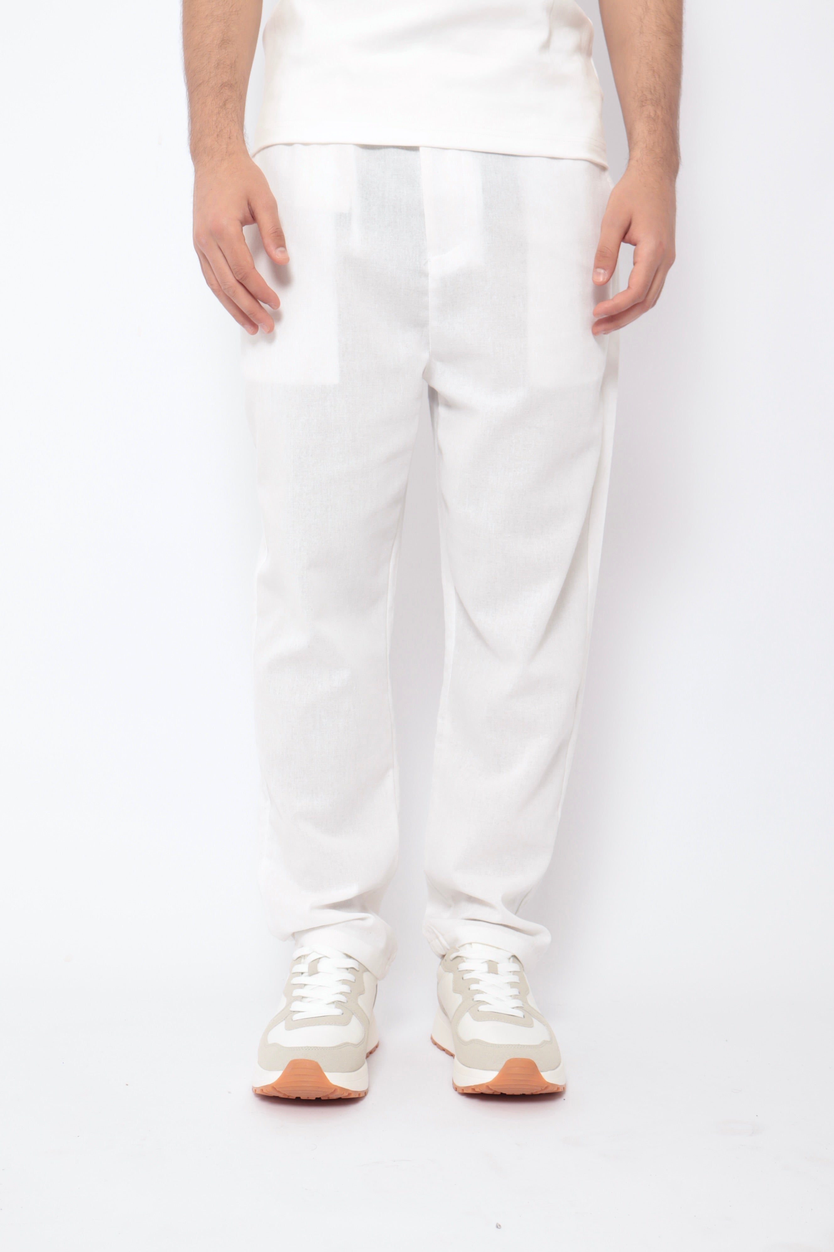Pantalon blanc effet lin NO LIMIT porté, vue de face avec ceinture et poches visibles, style décontracté et léger.