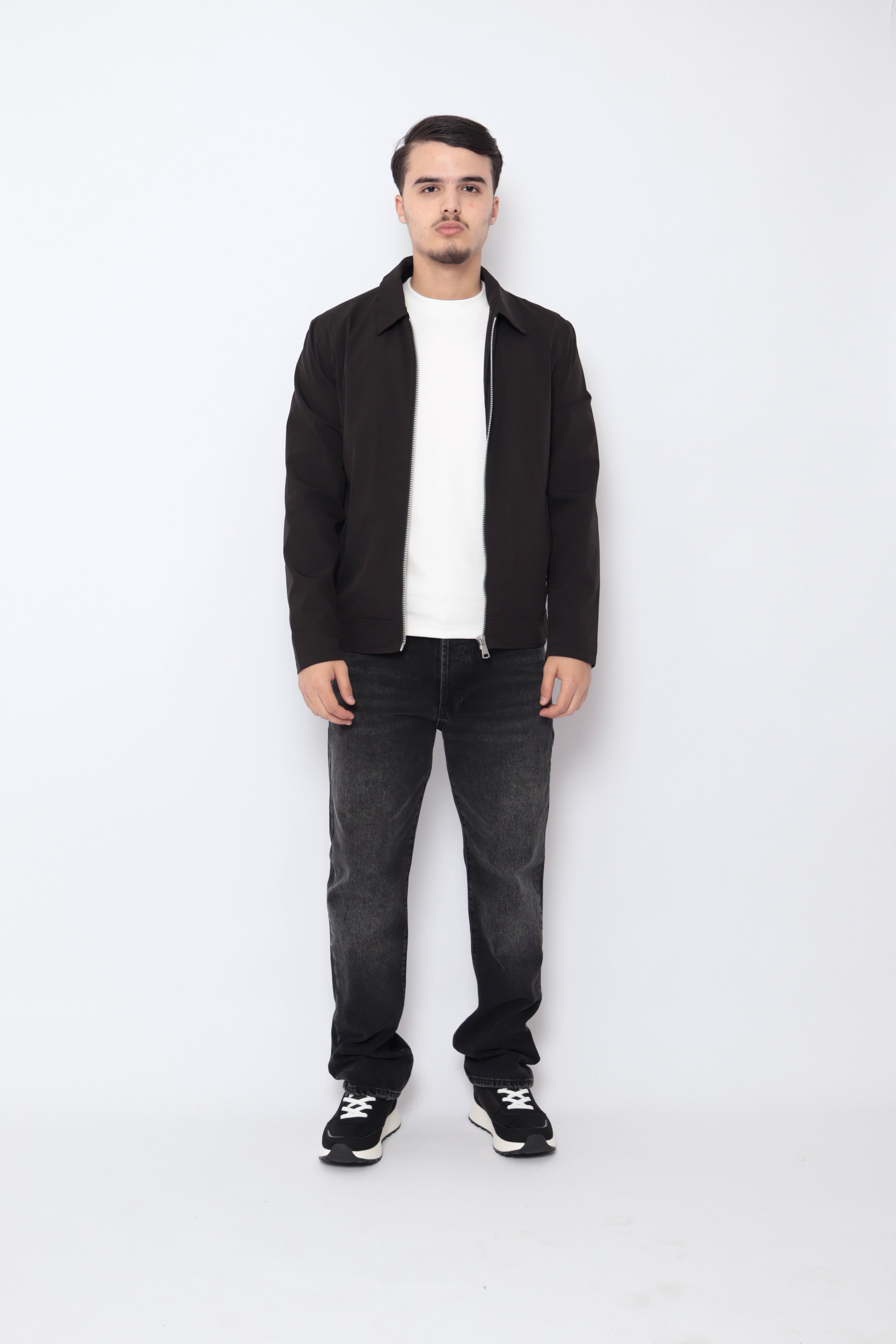 Veste classique noire NO LIMIT, veste en tissu avec col et boutons, portée décontractée, vue de face.
