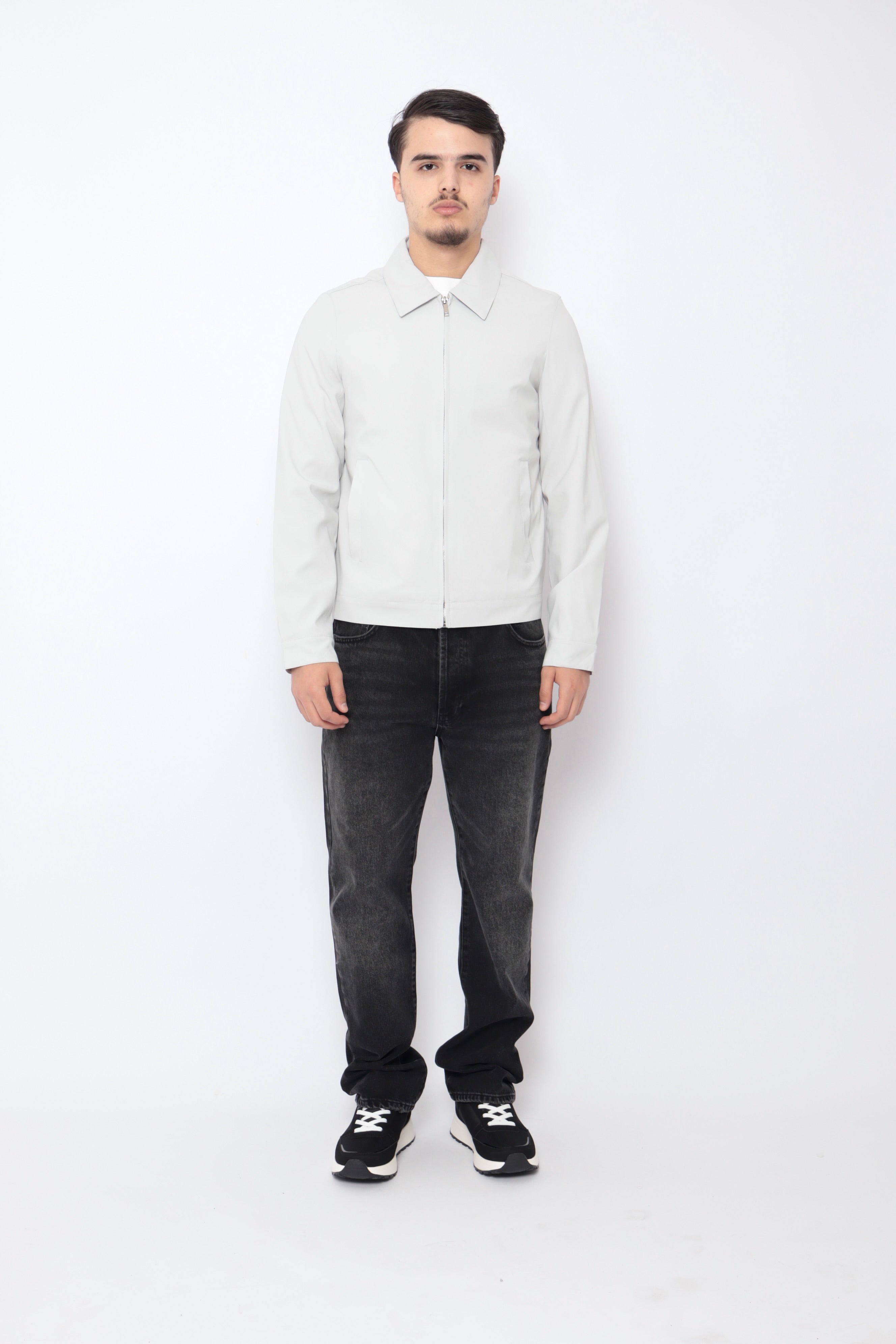 Veste classique gris clair NO LIMIT, vue de face, en tissu léger avec col et manches longues.
