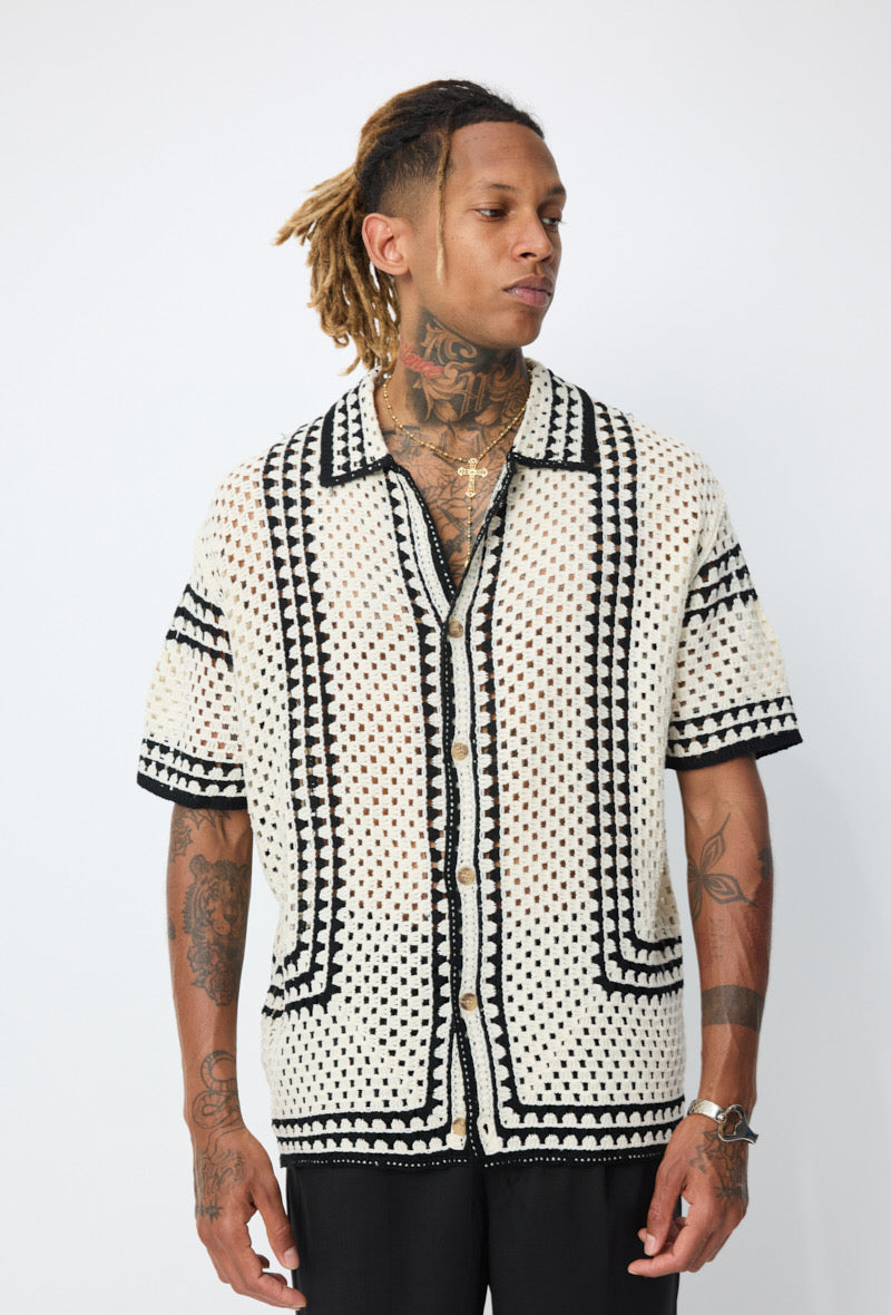 Chemise ajourée beige de style carré de la marque NO LIMIT, avec détails en tissu ajouré et coupe élégante.
