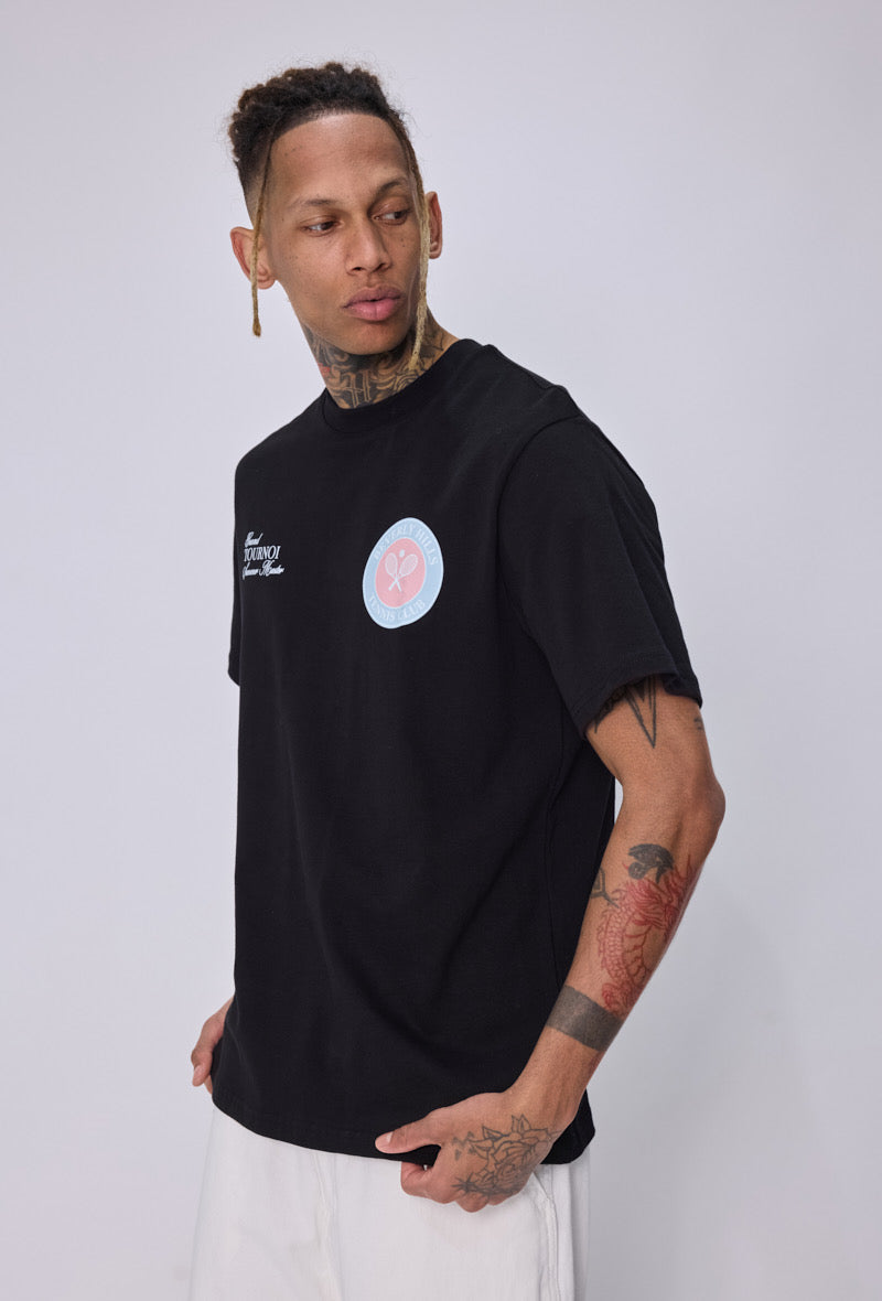 T-shirt noir NO LIMIT Beverly Hills avec logo imprimé, porté par un mannequin. Style décontracté et tendance.