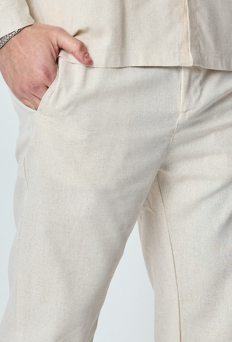 Pantalon beige effet lin NO LIMIT porté, vue de face montrant sa coupe décontractée et sa texture légère.