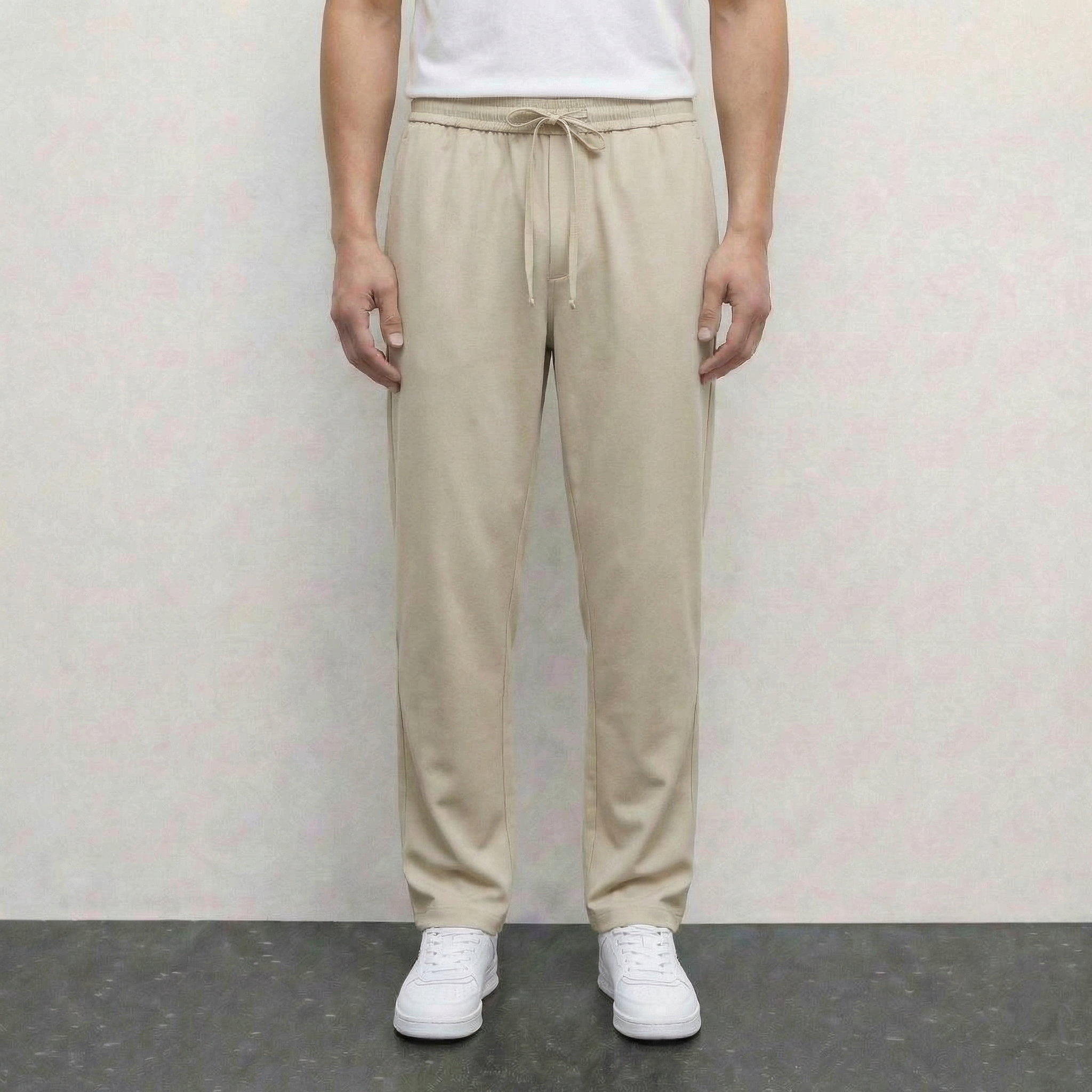 Pantalon beige NO LIMIT, style confortable, tissu léger, vue de l'avant sur un mannequin.