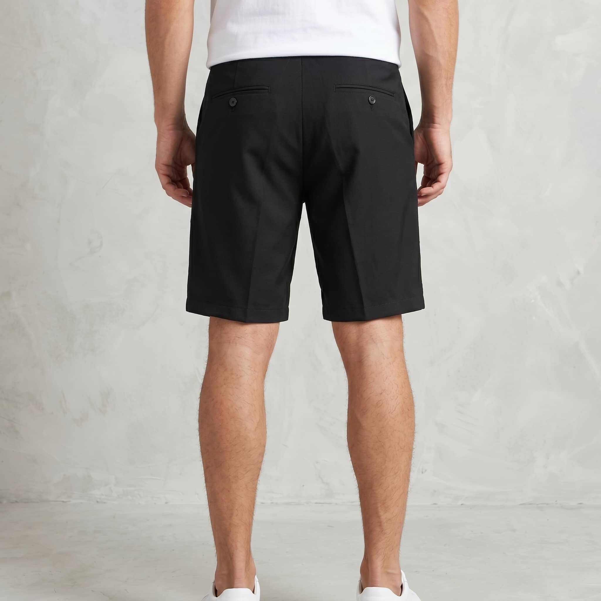 Shorts basiques noirs de la marque NO LIMIT, vue de face, en tissu léger avec ceinture élastique.