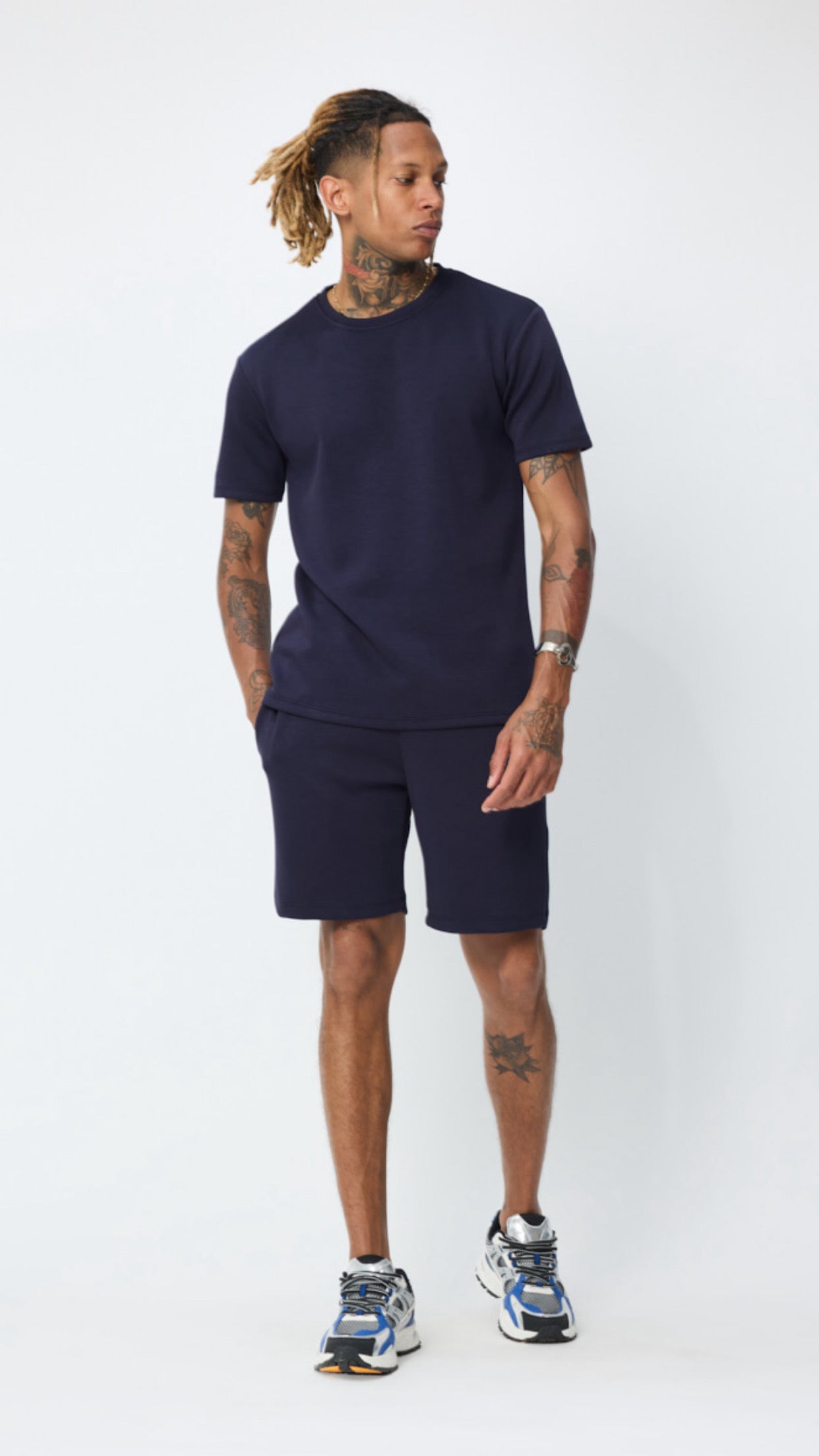 Ensemble basic bleu marine de la marque NO LIMIT, composé d'un haut et d'un pantalon en tissu doux.