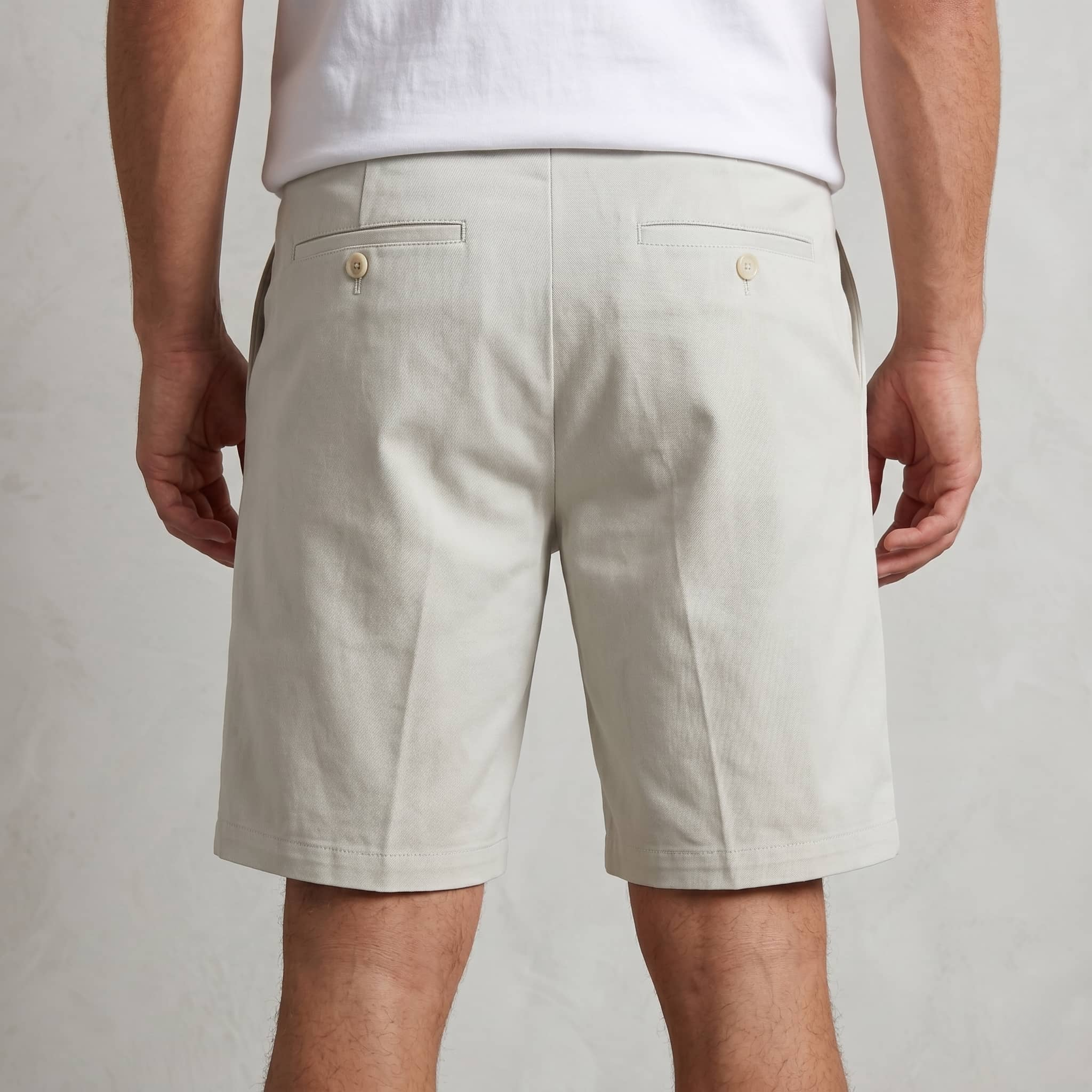 Short basic gris clair NO LIMIT, taille courte en coton doux, vue de face avec ceinture élastique.