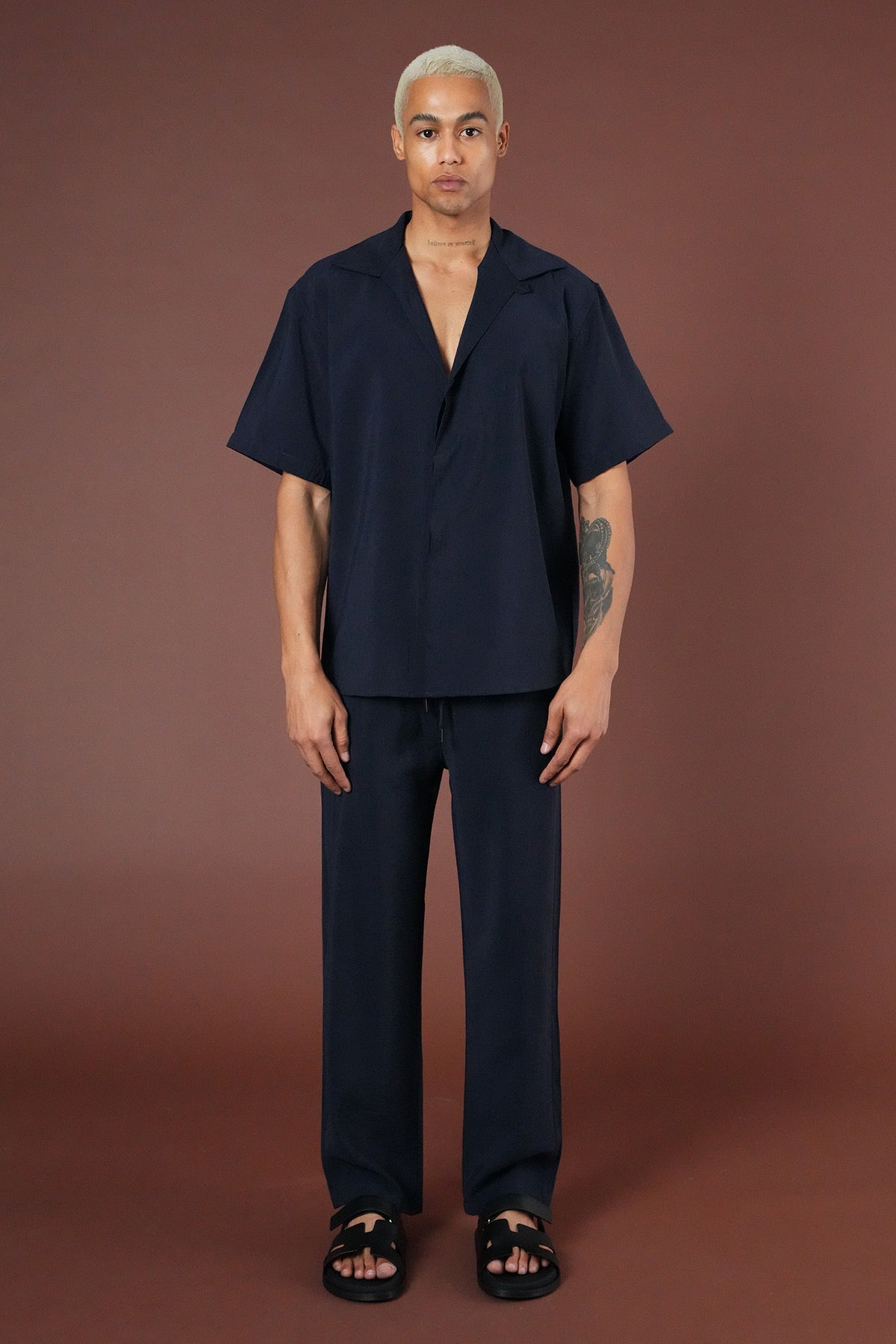 Ensemble Sicile NO LIMIT bleu marine, vêtement pour homme avec veste et pantalon, style élégant et décontracté.