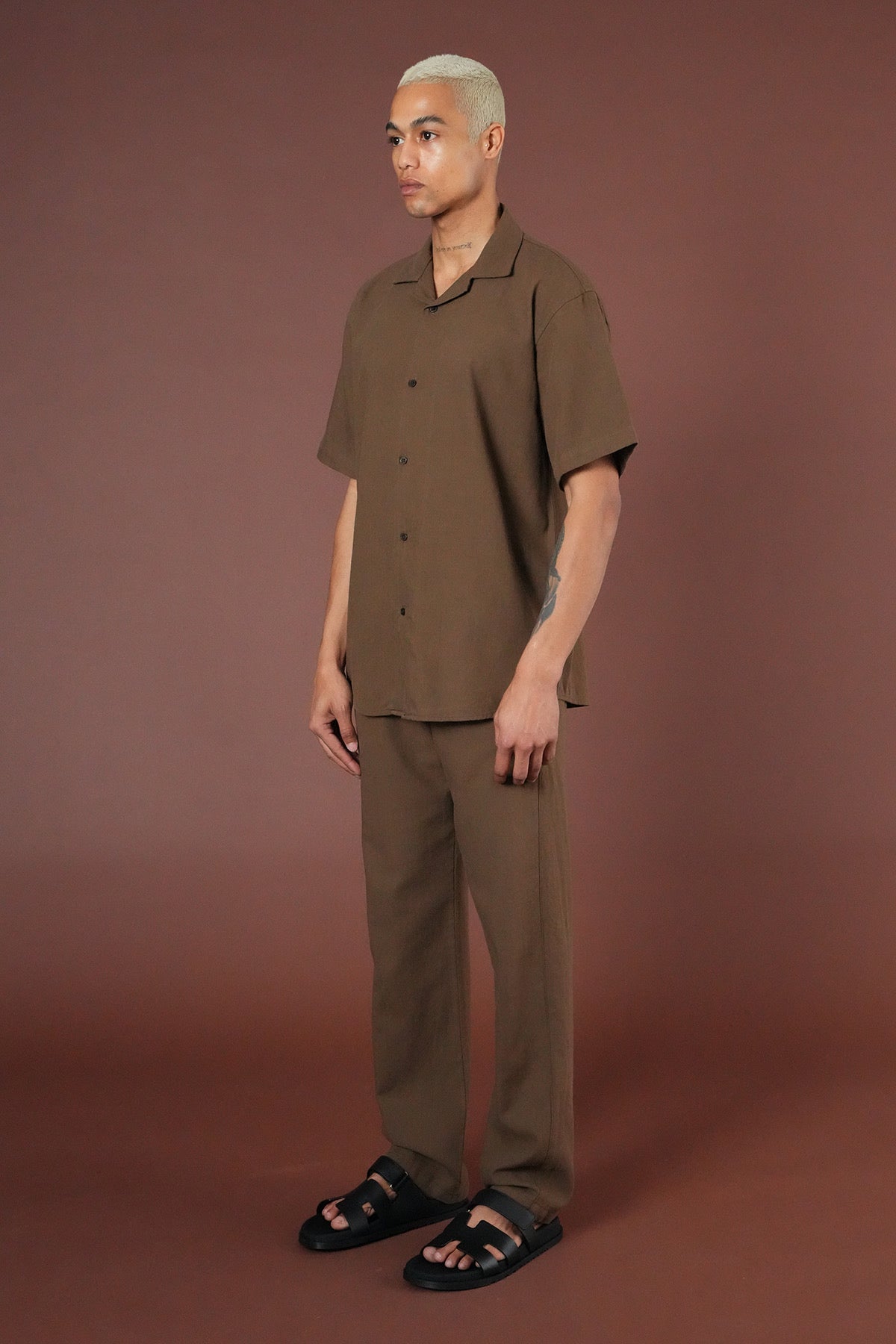 Ensemble Mykonos marron de la marque NO LIMIT, vêtements coordonnés pour un look élégant et décontracté.