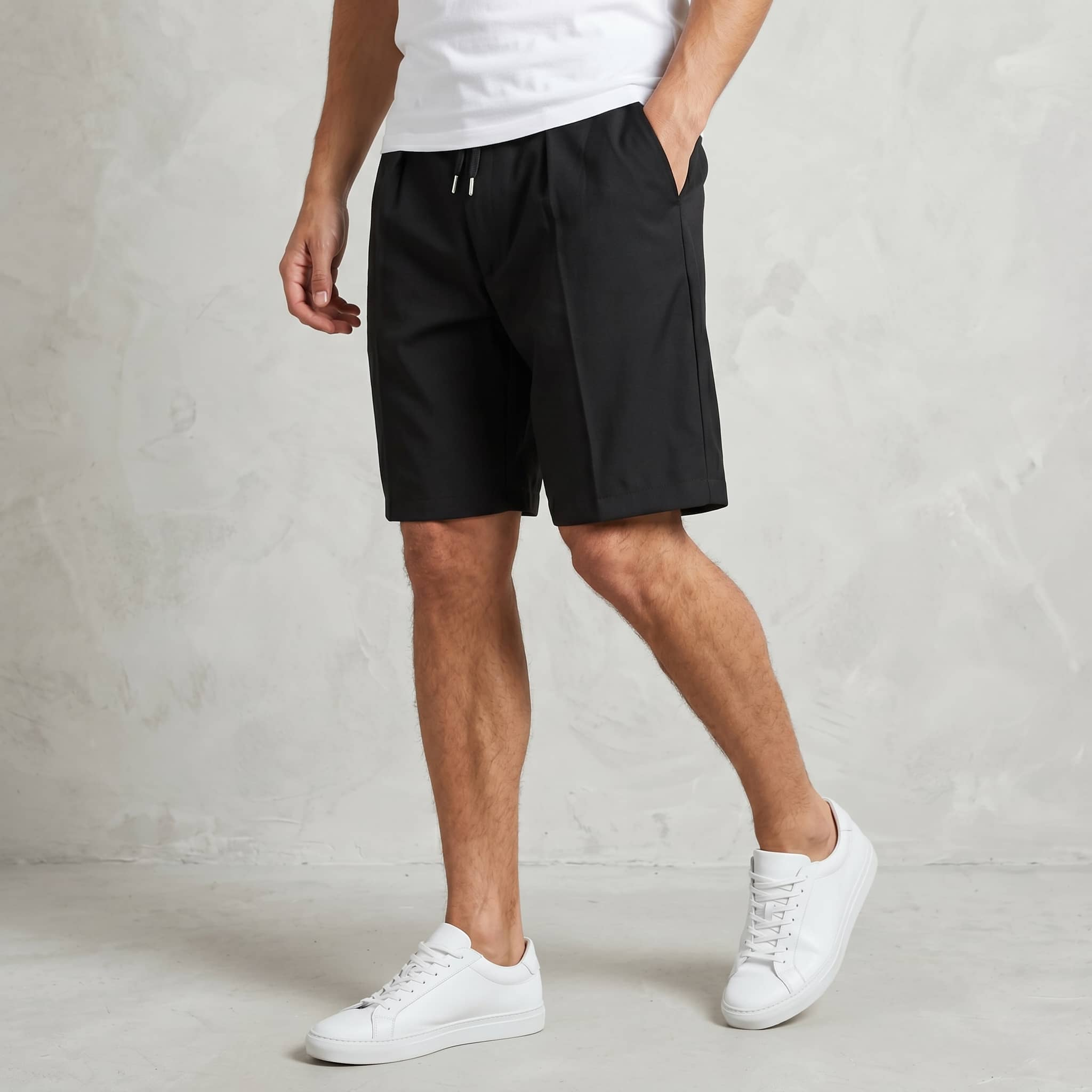 Short basic noir de la marque NO LIMIT, coupe simple et confortable, visible en image.