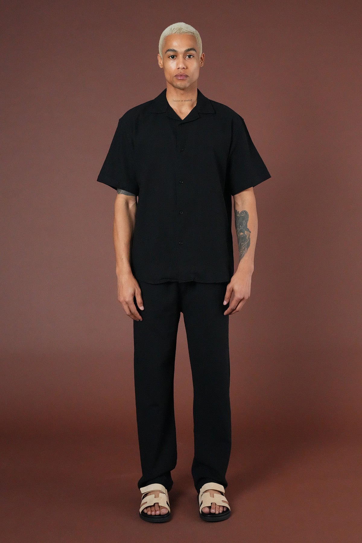 Ensemble Mykonos noir de la marque NO LIMIT, vêtements assortis pour un look élégant et moderne.