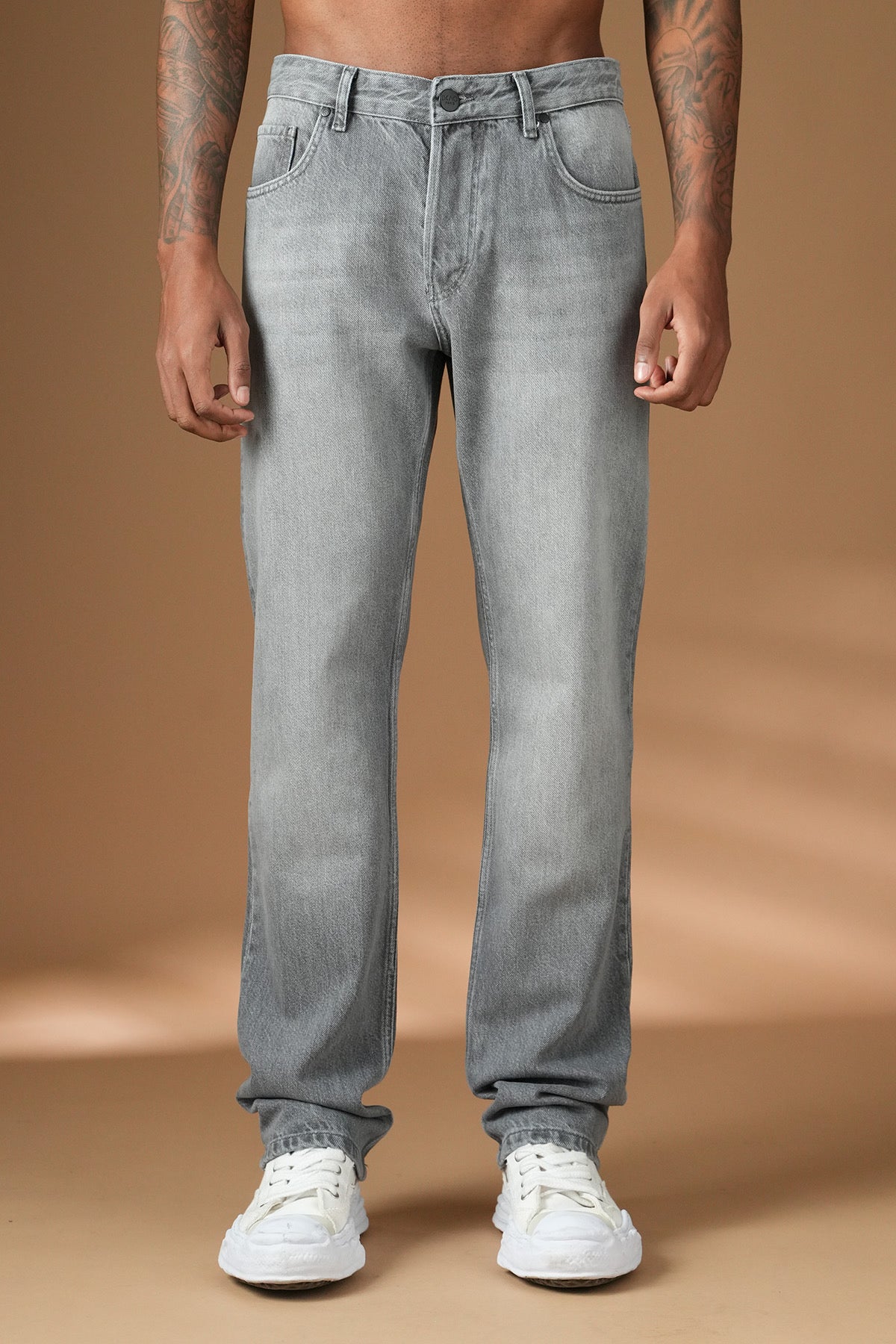 Jeans regular gris NO LIMIT, vue de face, en denim avec poches avant et fermeture éclair.