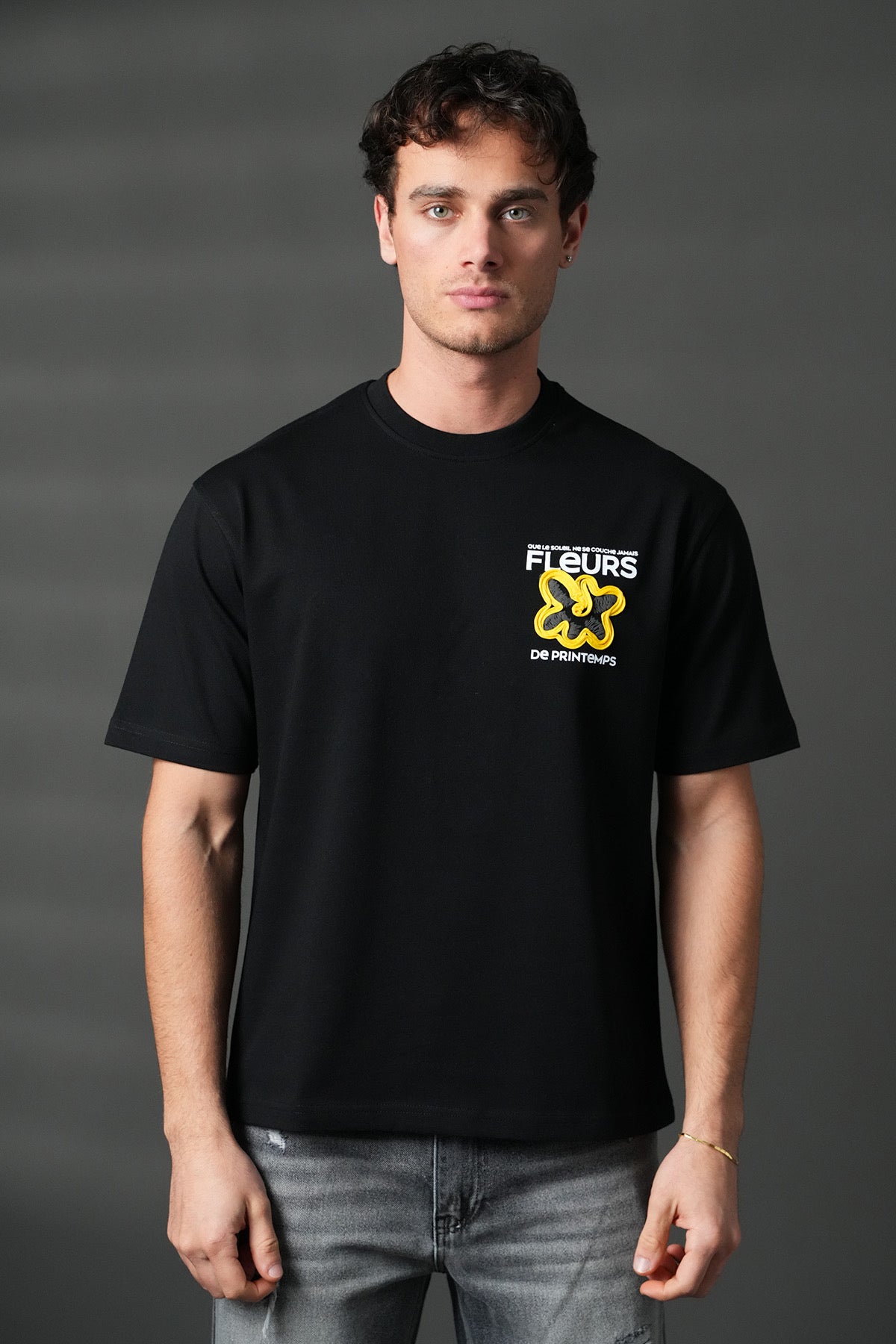 T-shirt noir avec motif fleurs de la marque NO LIMIT, vue de face, en tissu doux et confortable.
