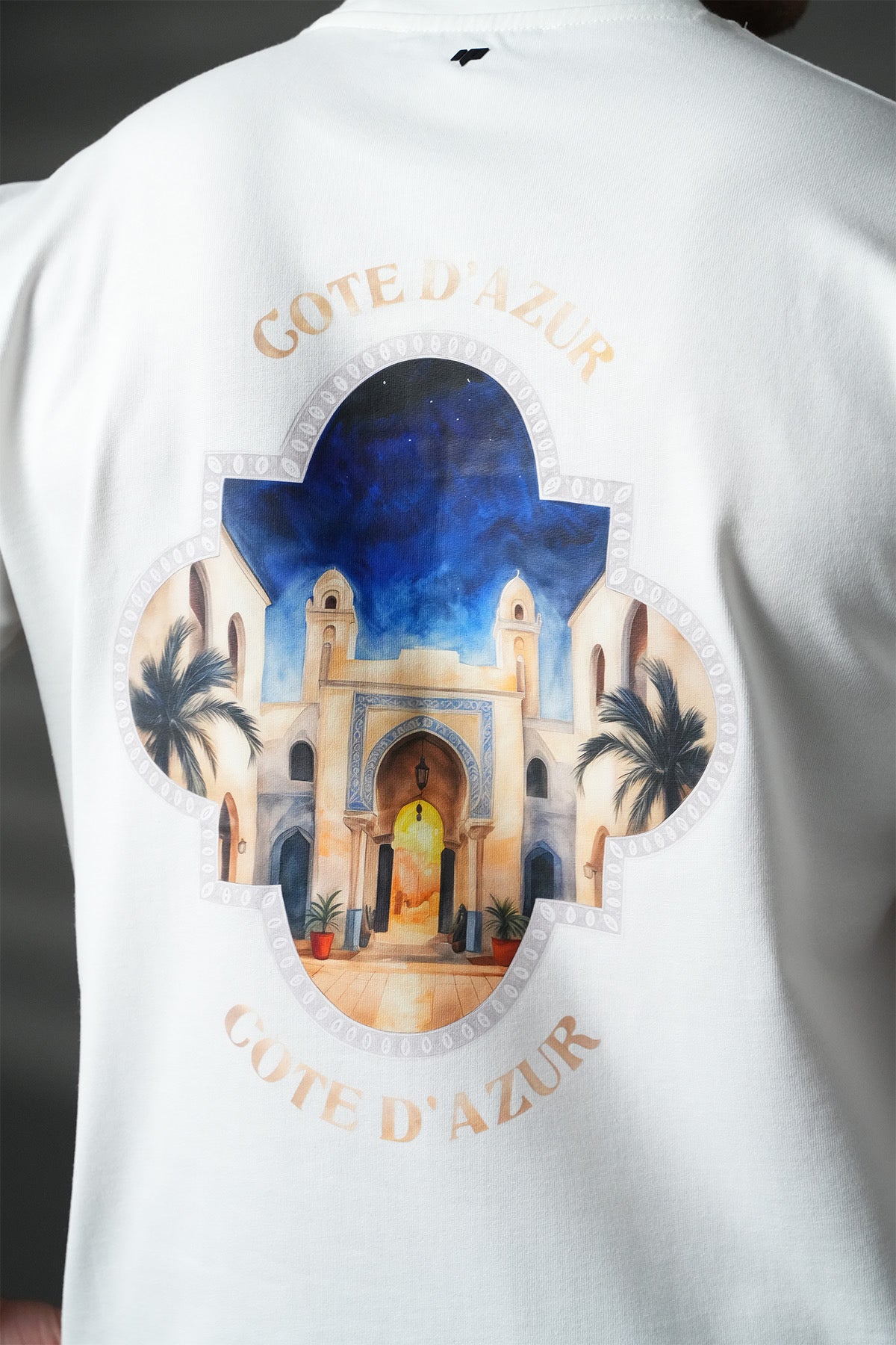 T-shirt blanc NO LIMIT avec motif Côte d'Azur, vue frontale, tissu doux et léger, style décontracté pour homme ou femme.
