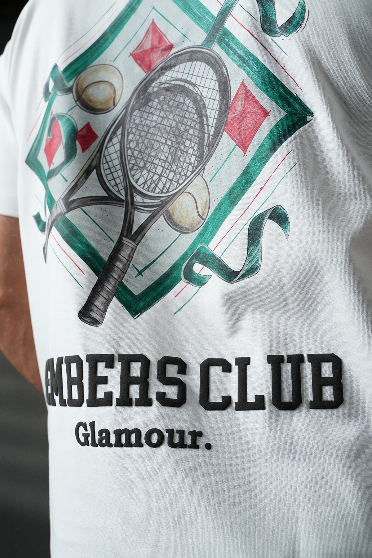 T-shirt tennis blanc NO LIMIT porté par un mannequin, vue de face, en coton léger, idéal pour le sport et le confort quotidien.