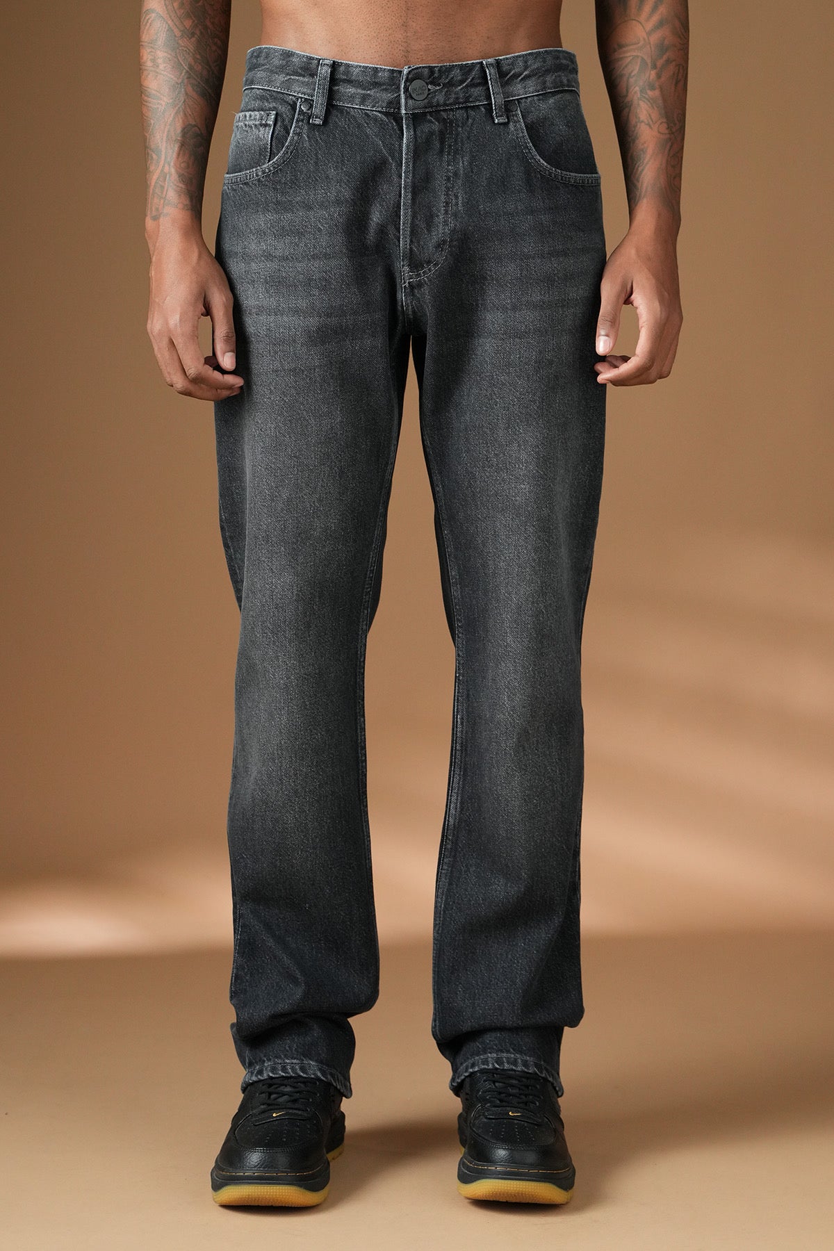 Jeans regular noirs de la marque NO LIMIT, visible avec coupe classique et détails en denim, modèle 4108.