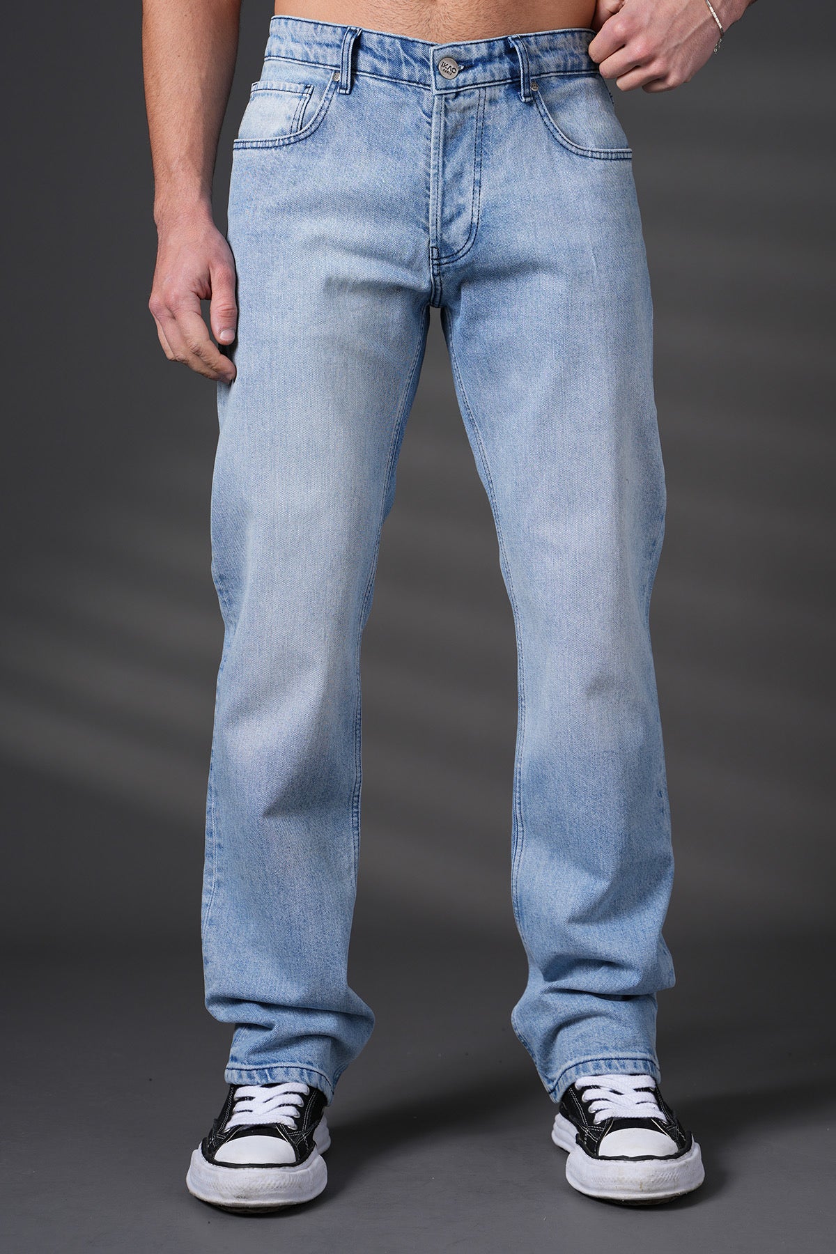 Jeans réguliers bleus NO LIMIT, modèle 4125, affichés sur mannequin, avec coupe classique et détails de couture visibles.