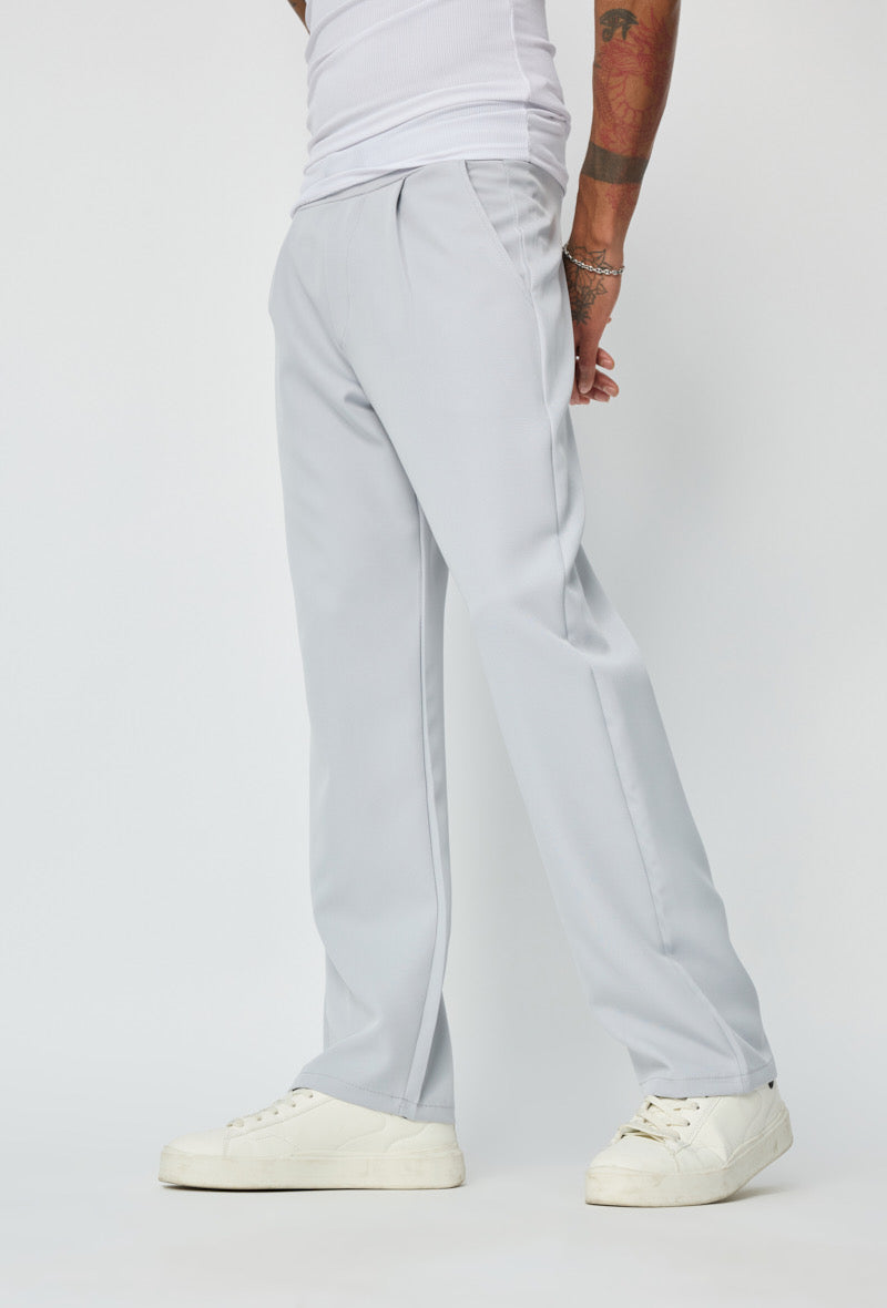 Pantalon fluide gris NO LIMIT, vue détaillée montrant la coupe légère et le tissu doux.