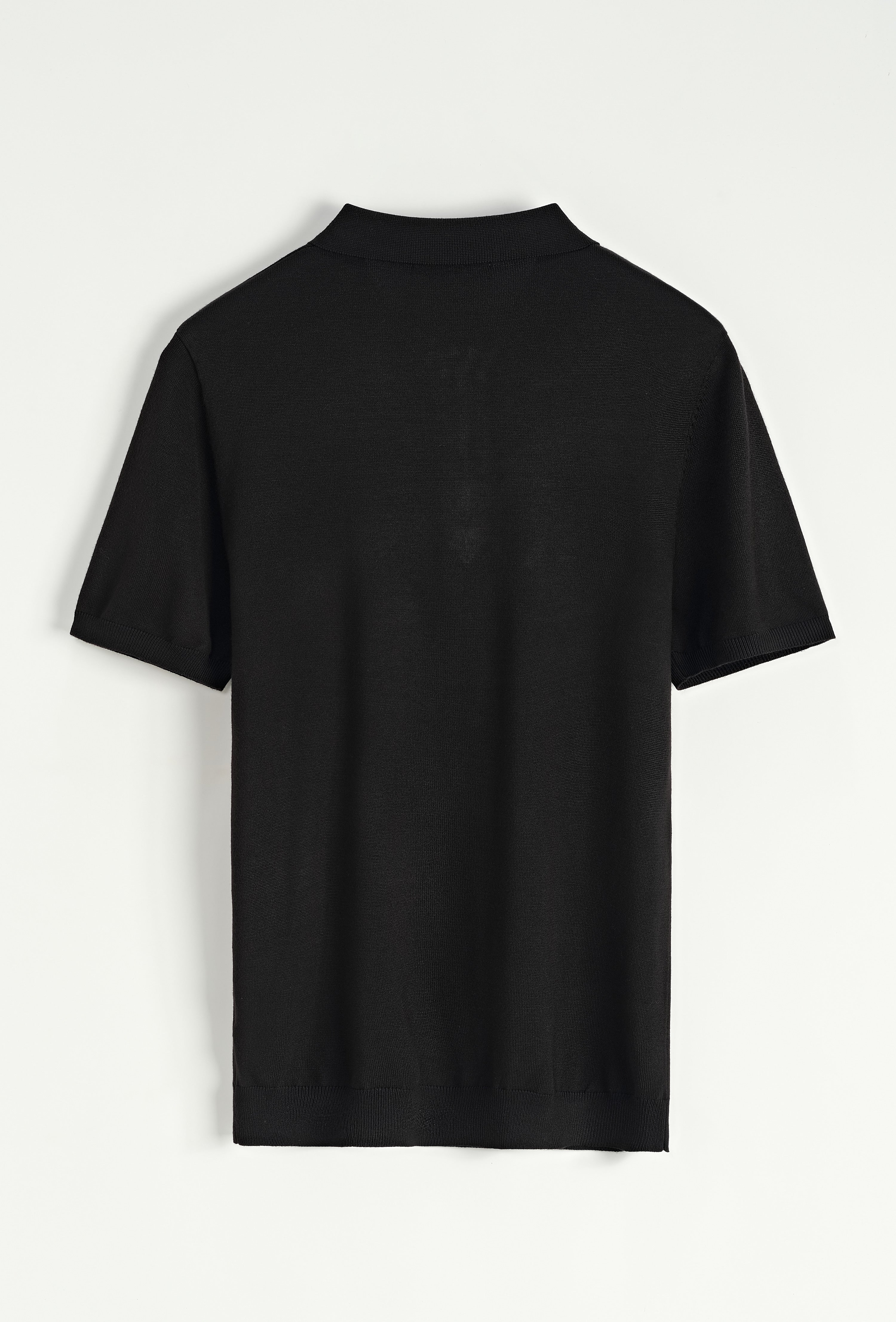 Polo noir à col zippé pour homme de marque NO LIMIT, manches courtes, vue de face, tissu en coton élégamment porté.
