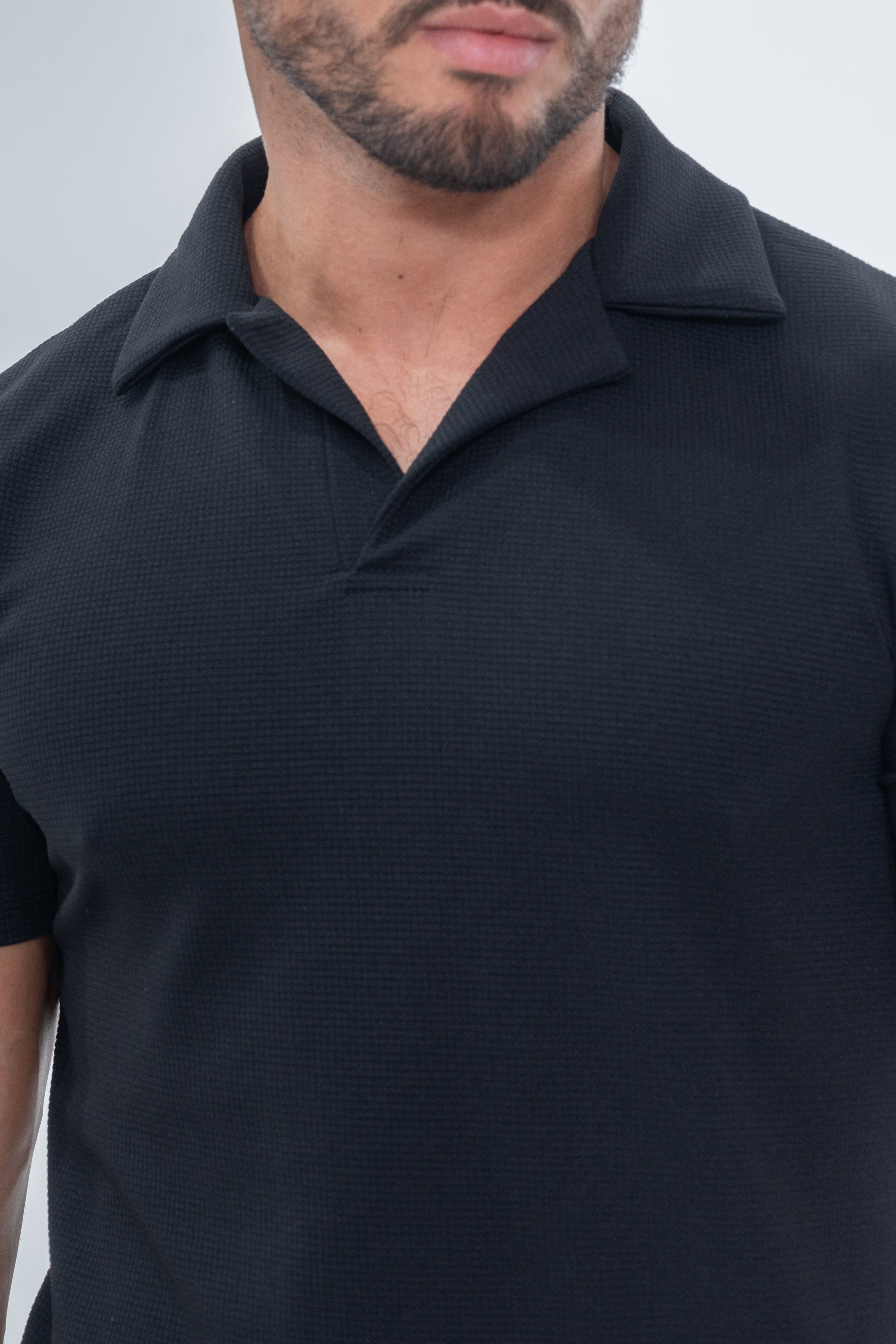Polo texturé noir pour homme de la marque NO LIMIT avec manches courtes, vue front sur l'image IMG_3626.jpg