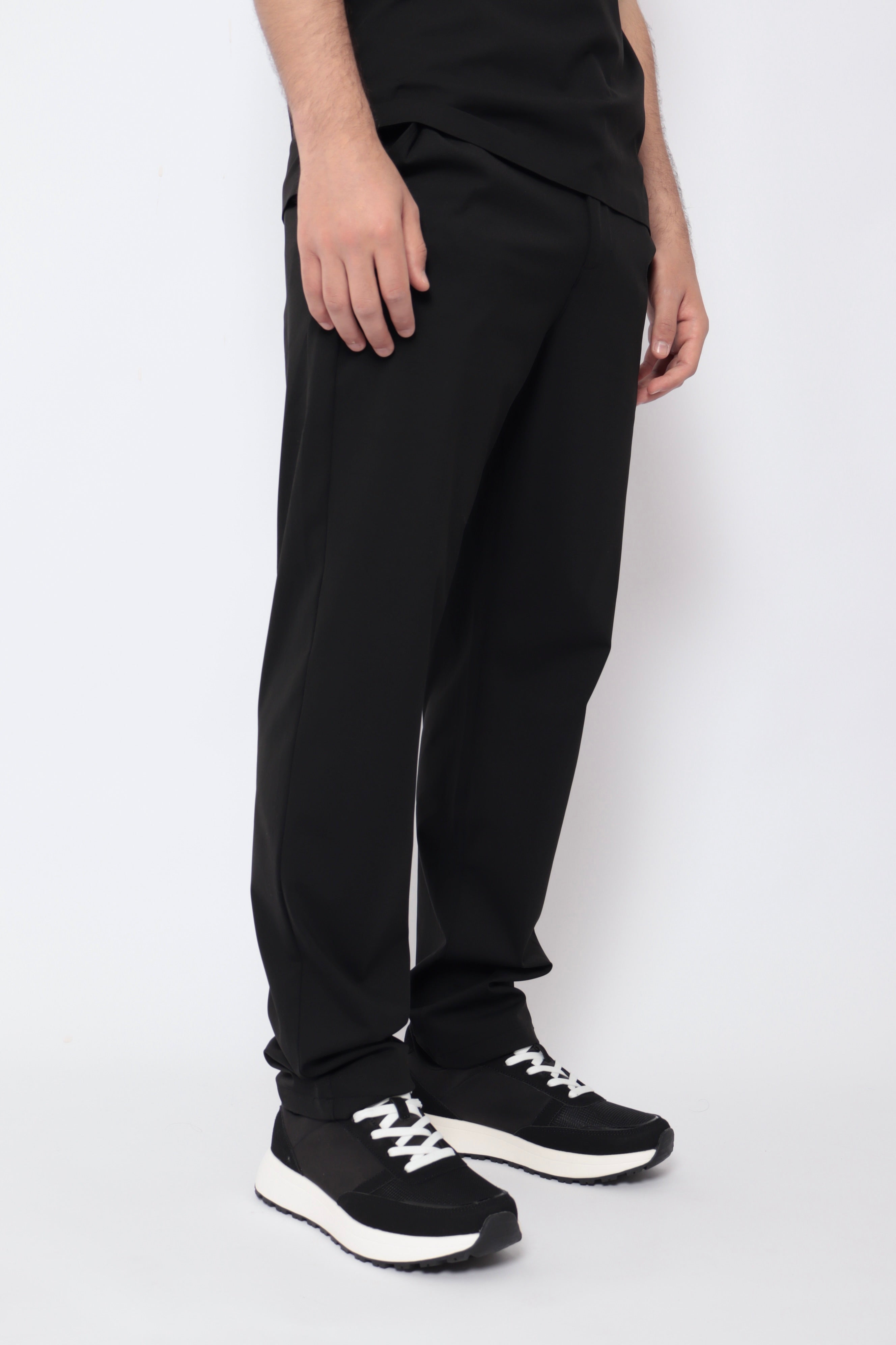 Ensemble Monaco noir de la marque NO LIMIT, comprenant un haut et un pantalon, porté sur un mannequin.