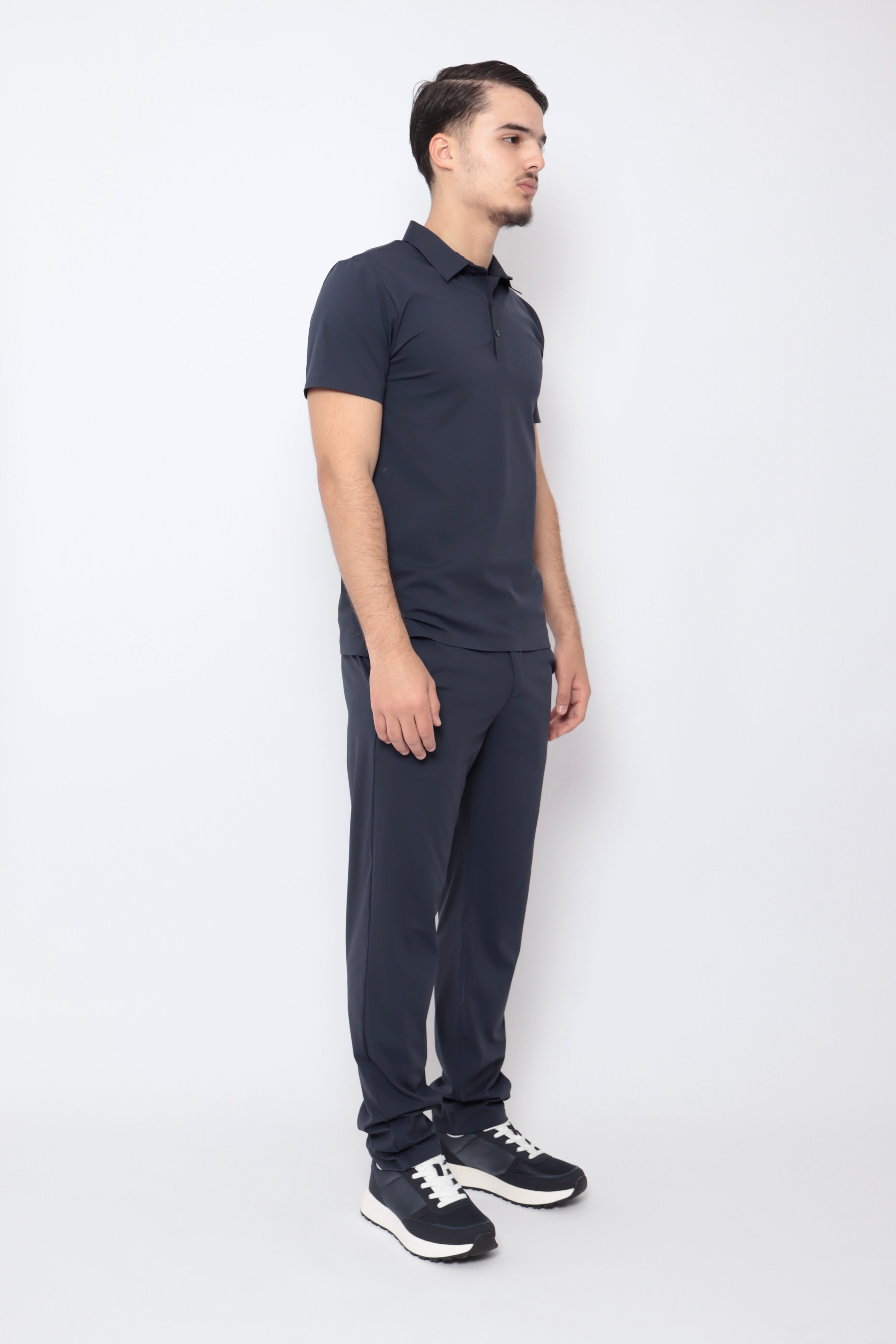 Ensemble Monaco bleu marine de la marque NO LIMIT, vêtement décontracté pour homme avec pantalon et haut assortis.