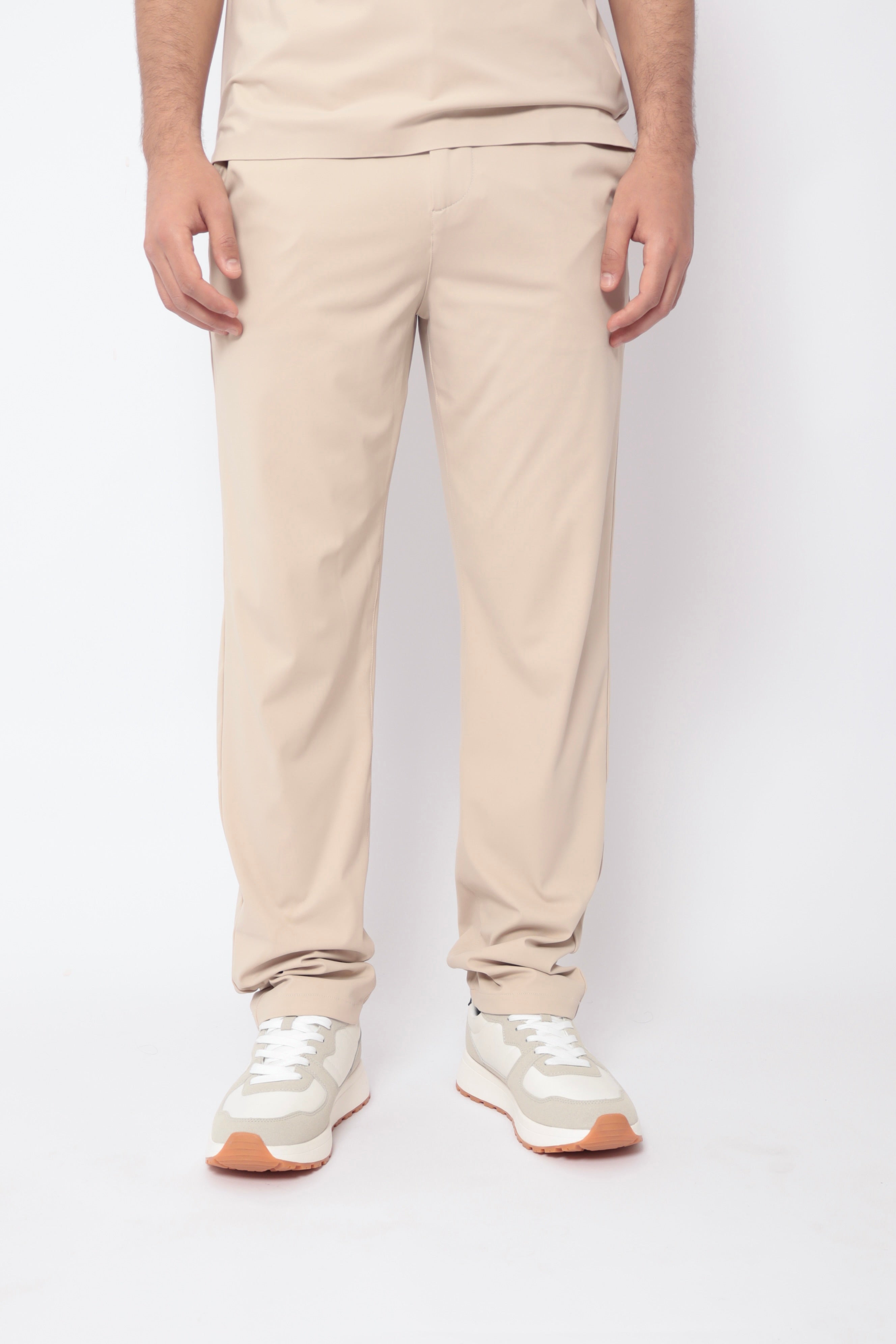 Ensemble monaco beige de la marque NO LIMIT, composé d'un haut et d'un pantalon assorti, porté par un mannequin.