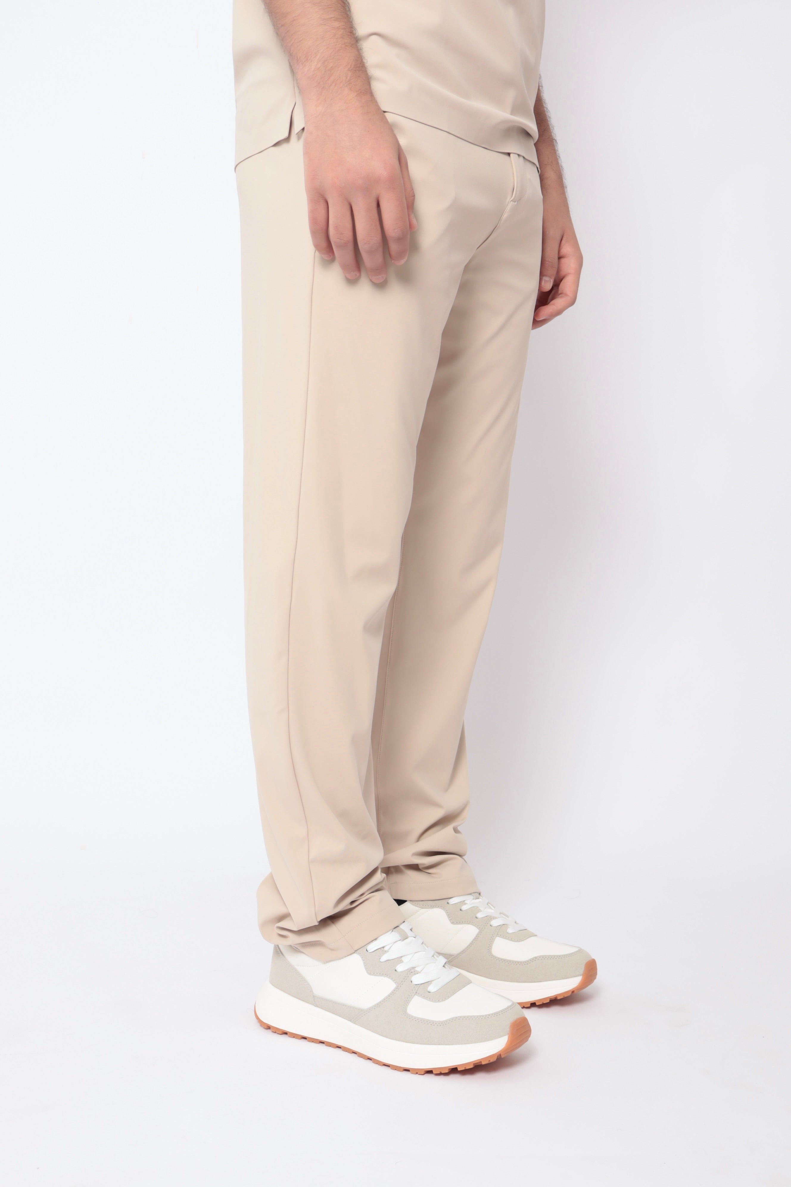 Ensemble Monaco beige de la marque NO LIMIT, comprenant un haut et un pantalon assortis, porté en extérieur.