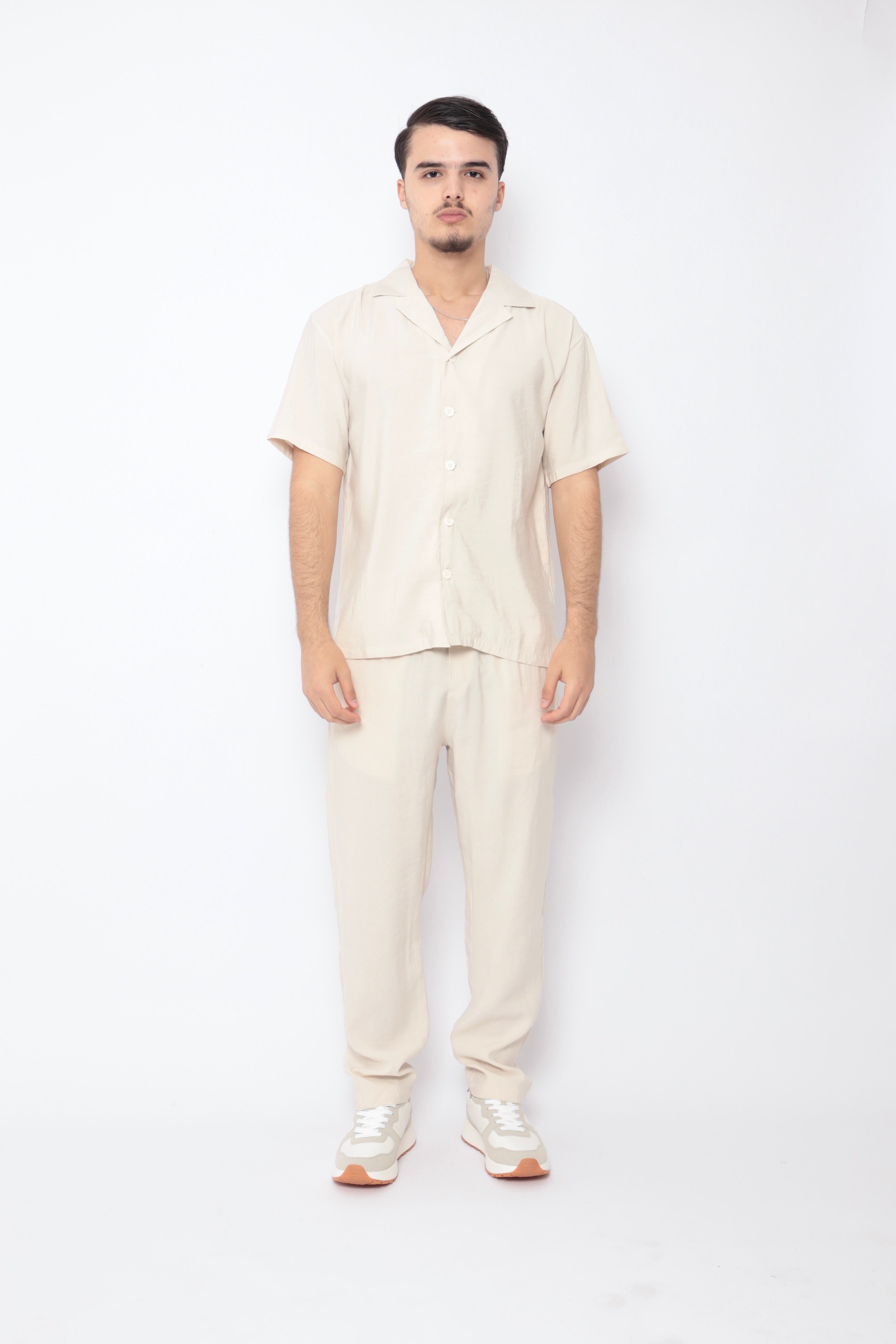 Ensemble Ibiza beige de la marque NO LIMIT, tenue élégante avec haut et pantalon assortis pour un look chic et décontracté.