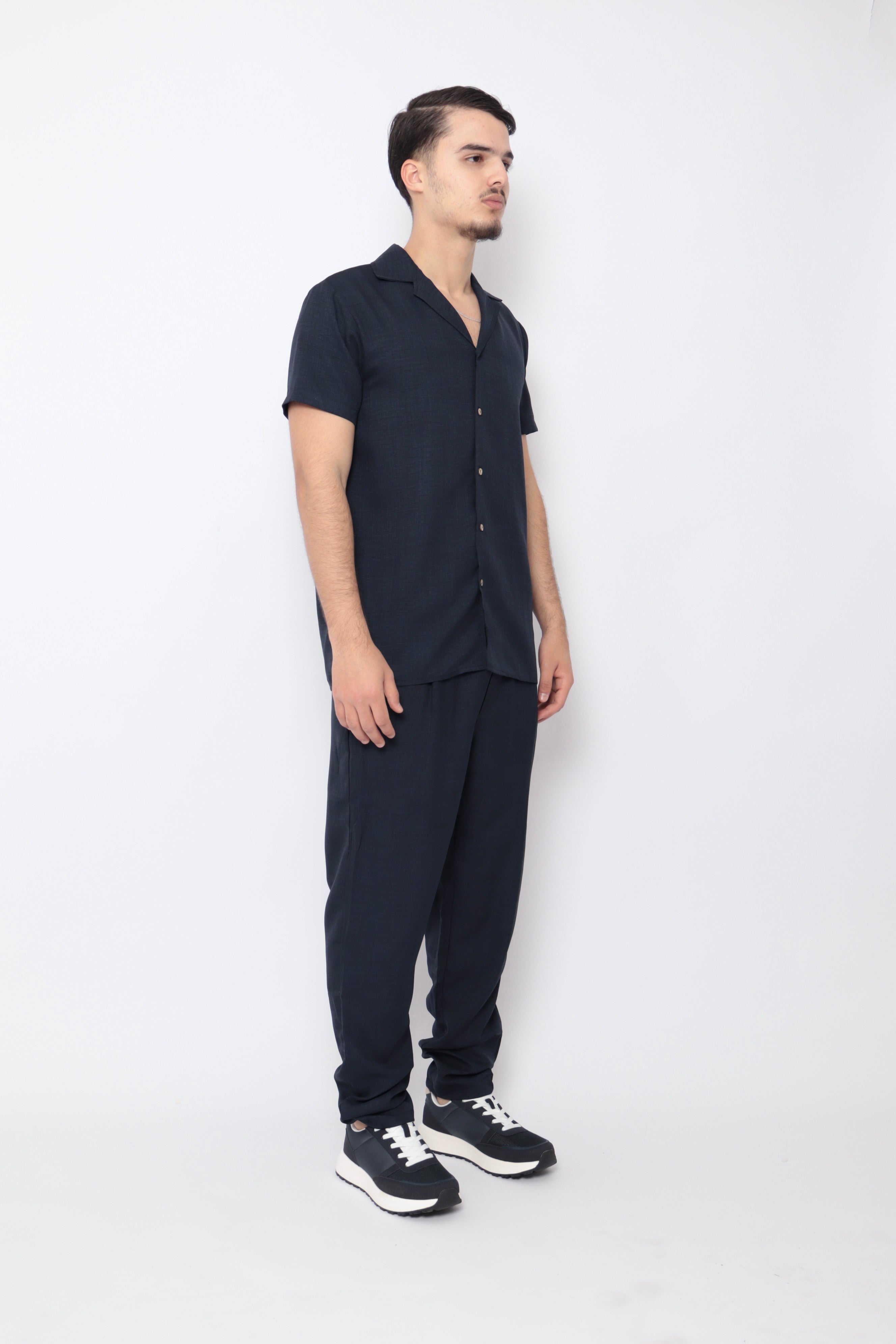 Chemise légère NO LIMIT bleu marine en coton avec col et manches longues, vue en gros plan.