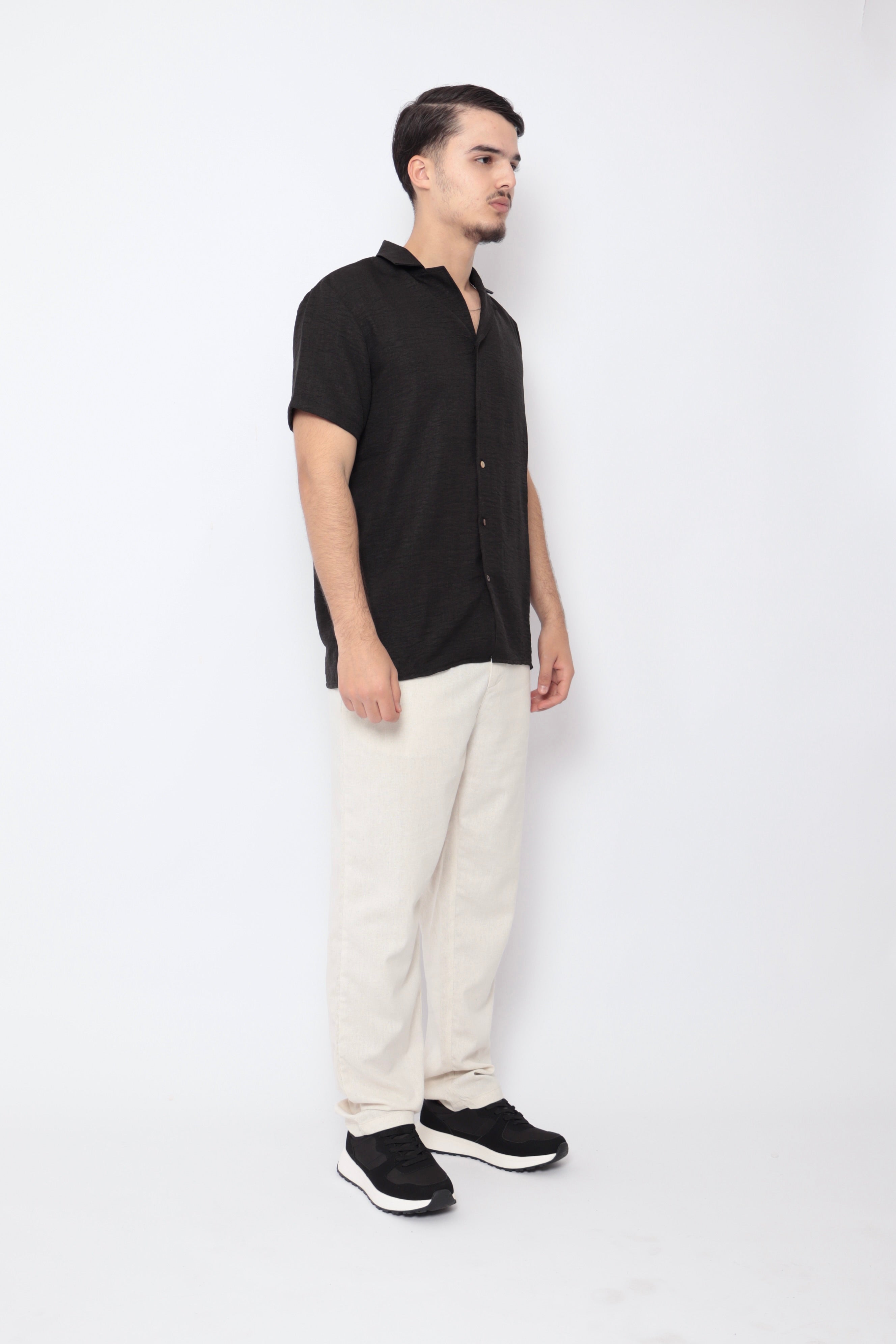 Pantalon beige effet lin NO LIMIT, coupe décontractée, tissu léger et respirant, visible sur une mannequin.